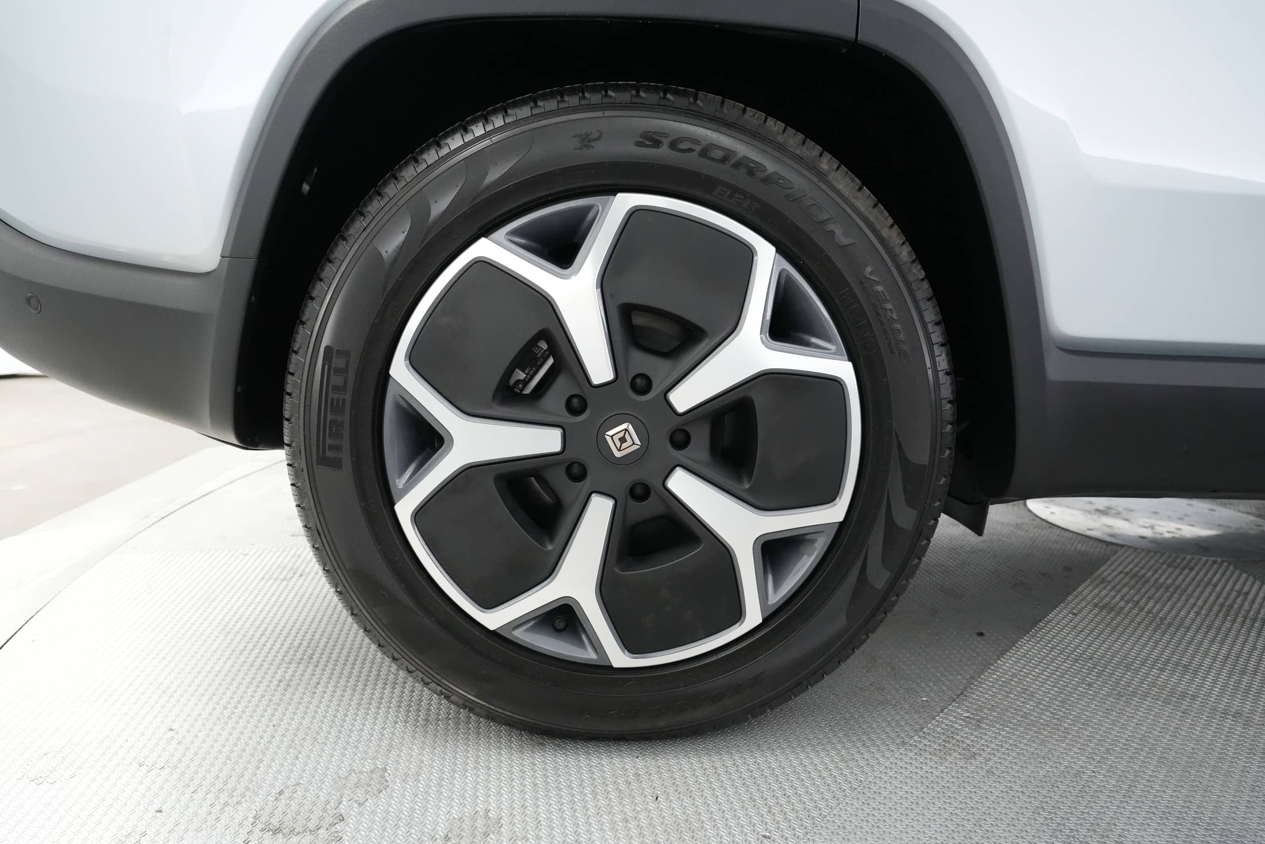 EverCars Co. vehicle image 15 for Rivian R1S -  Adventure on EverCars Co.