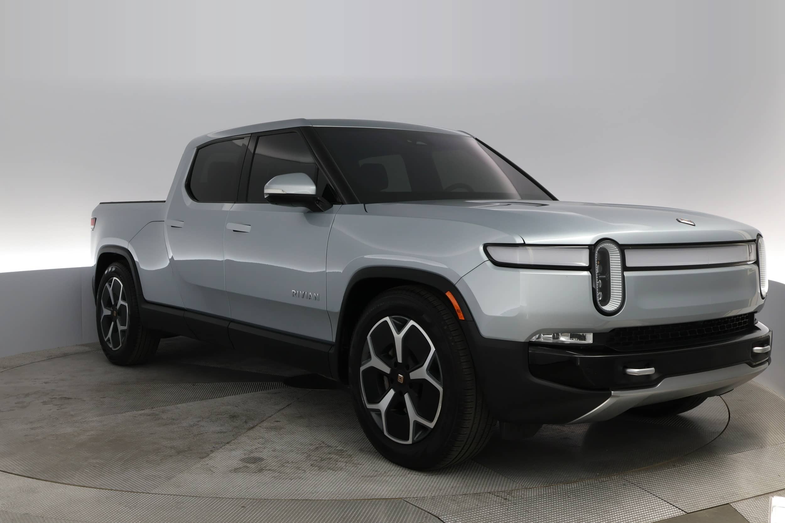 EverCars Co. vehicle image 12 for Rivian R1T -  Adventure on EverCars Co.