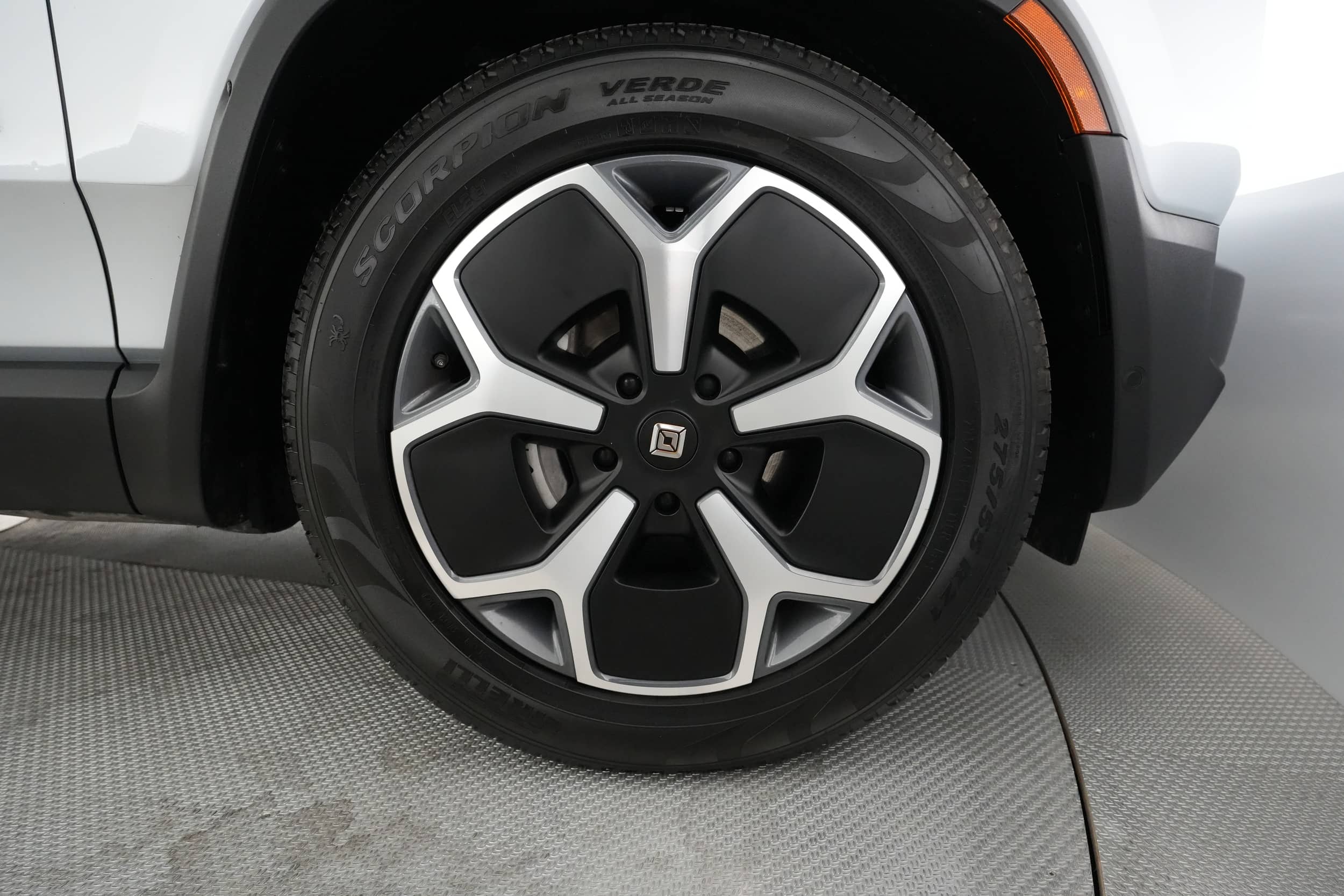 EverCars Co. vehicle image 16 for Rivian R1T -  Adventure on EverCars Co.