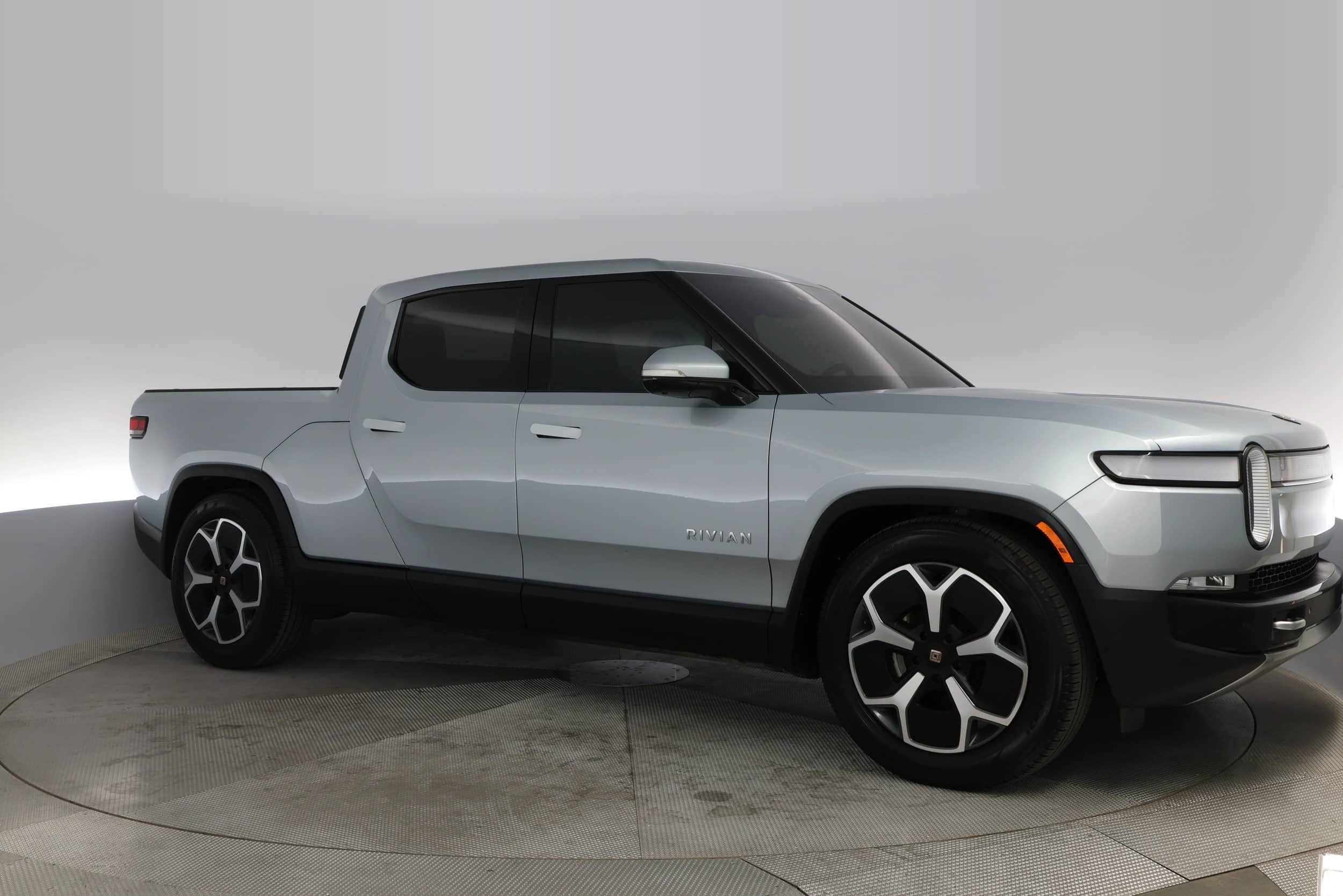EverCars Co. vehicle image 10 for Rivian R1T -  Adventure on EverCars Co.