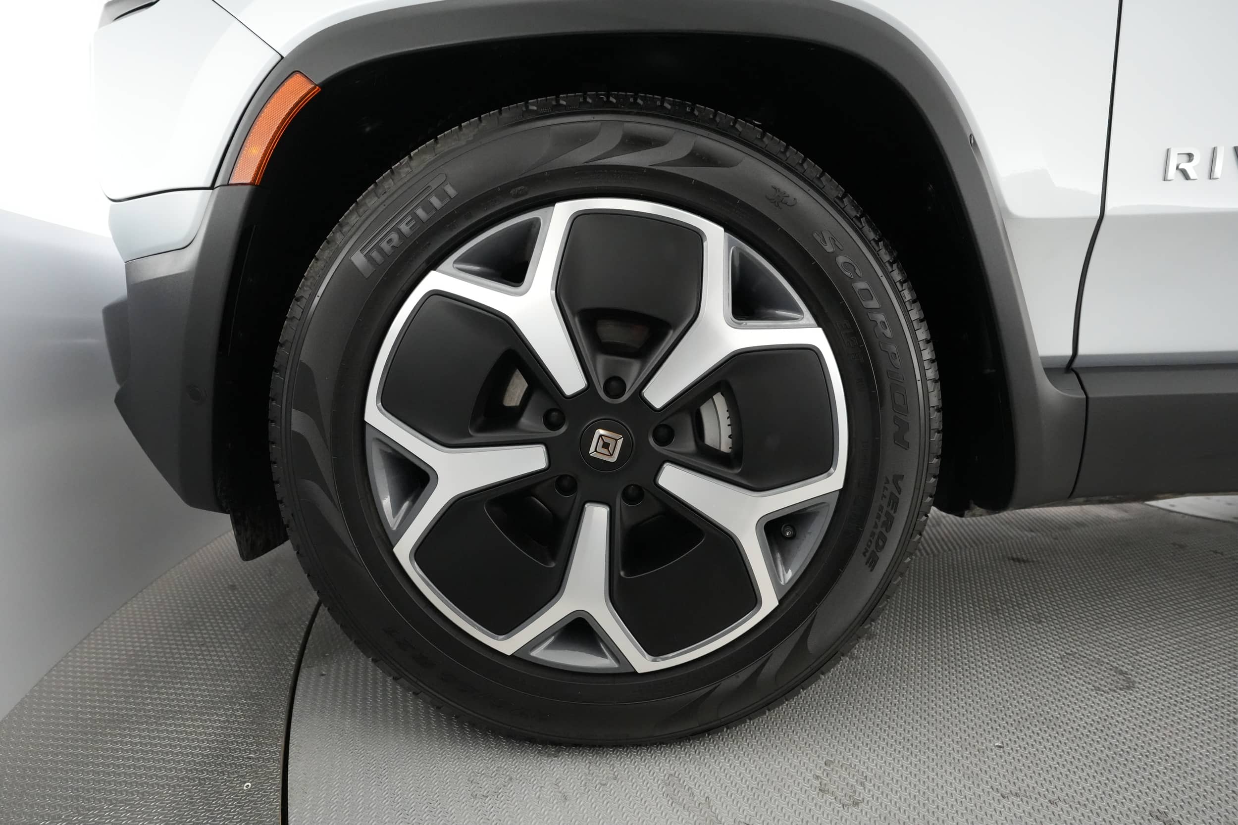 EverCars Co. vehicle image 17 for Rivian R1T -  Adventure on EverCars Co.