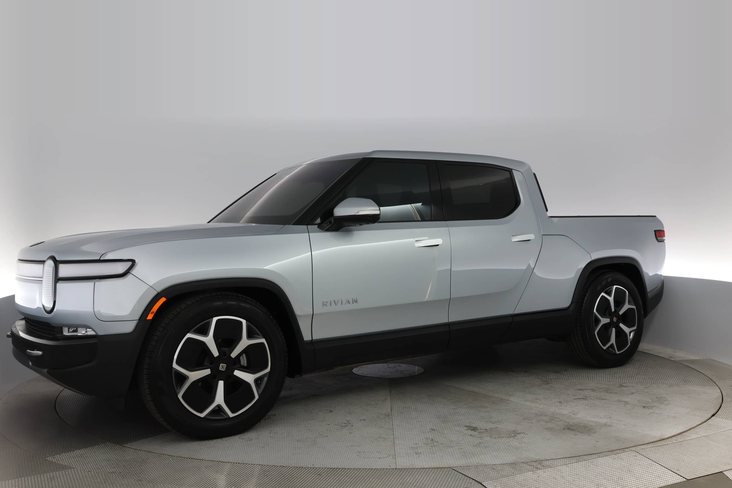EverCars Co. vehicle image 11 for Rivian R1T -  Adventure on EverCars Co.