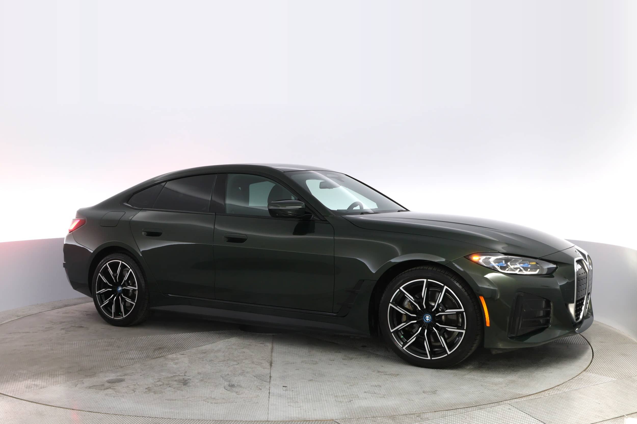 EverCars Co. vehicle image 11 for BMW i4 -  eDrive40 on EverCars Co.