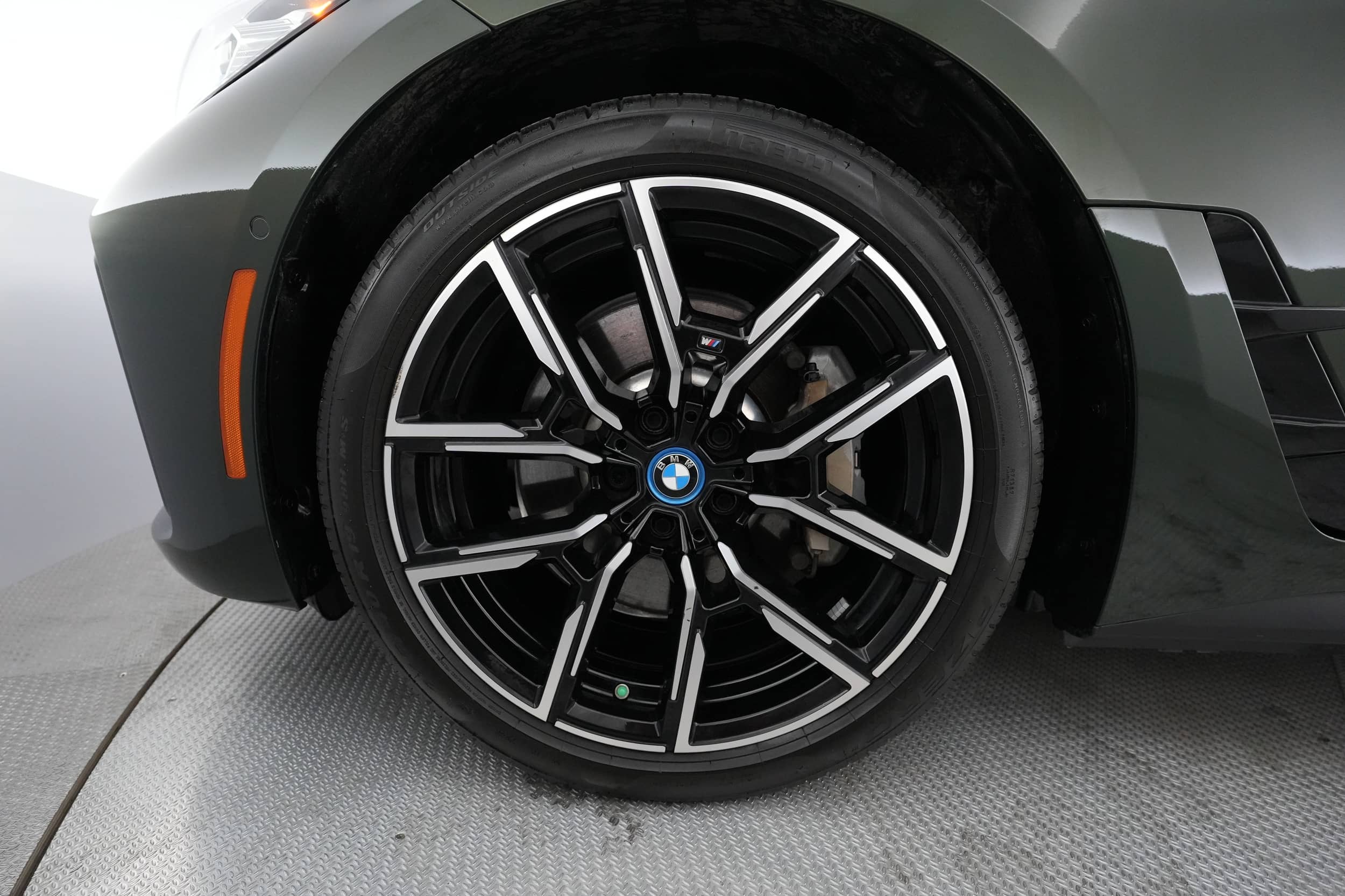 EverCars Co. vehicle image 7 for BMW i4 -  eDrive40 on EverCars Co.