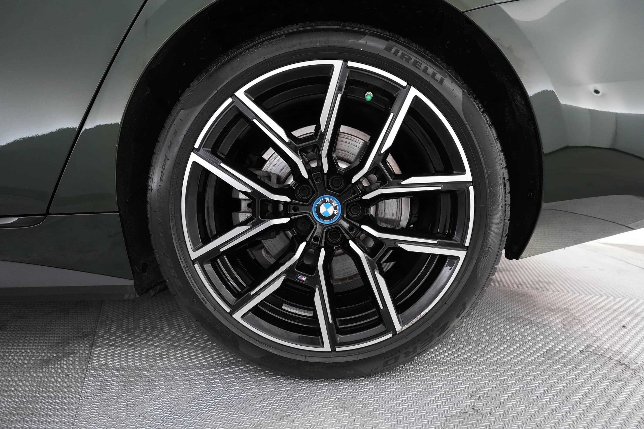 EverCars Co. vehicle image 15 for BMW i4 -  eDrive40 on EverCars Co.
