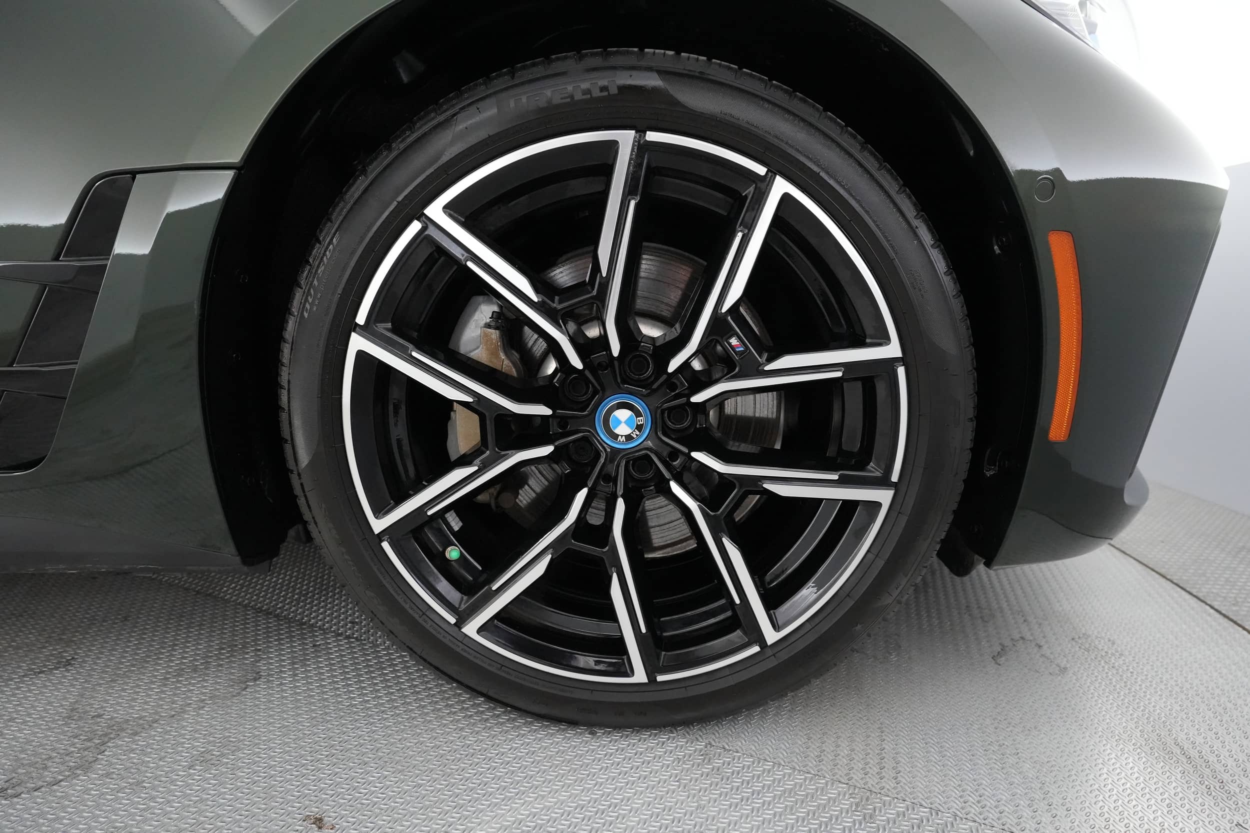 EverCars Co. vehicle image 17 for BMW i4 -  eDrive40 on EverCars Co.