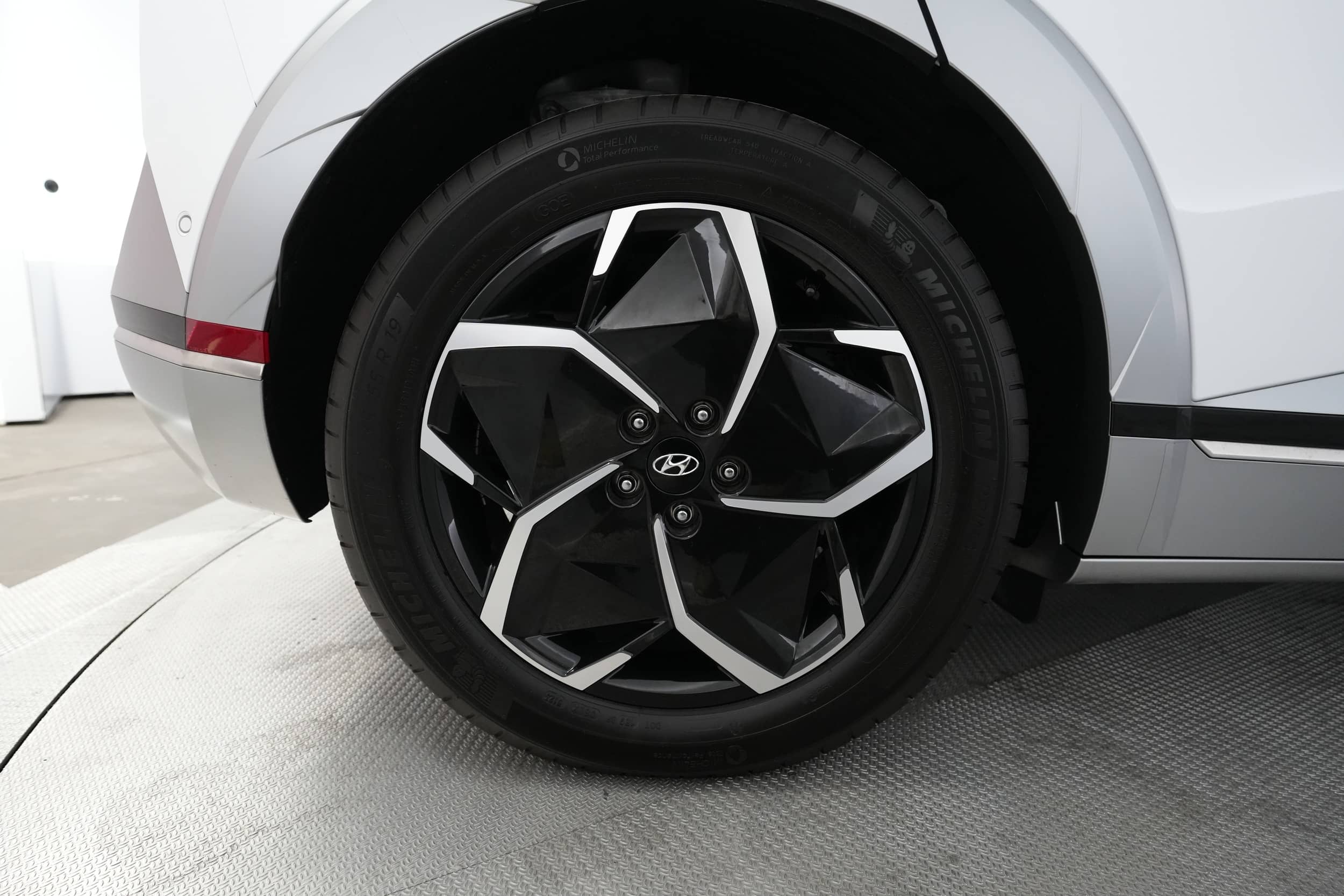 EverCars Co. vehicle image 15 for Hyundai IONIQ 5 -  Limited on EverCars Co.