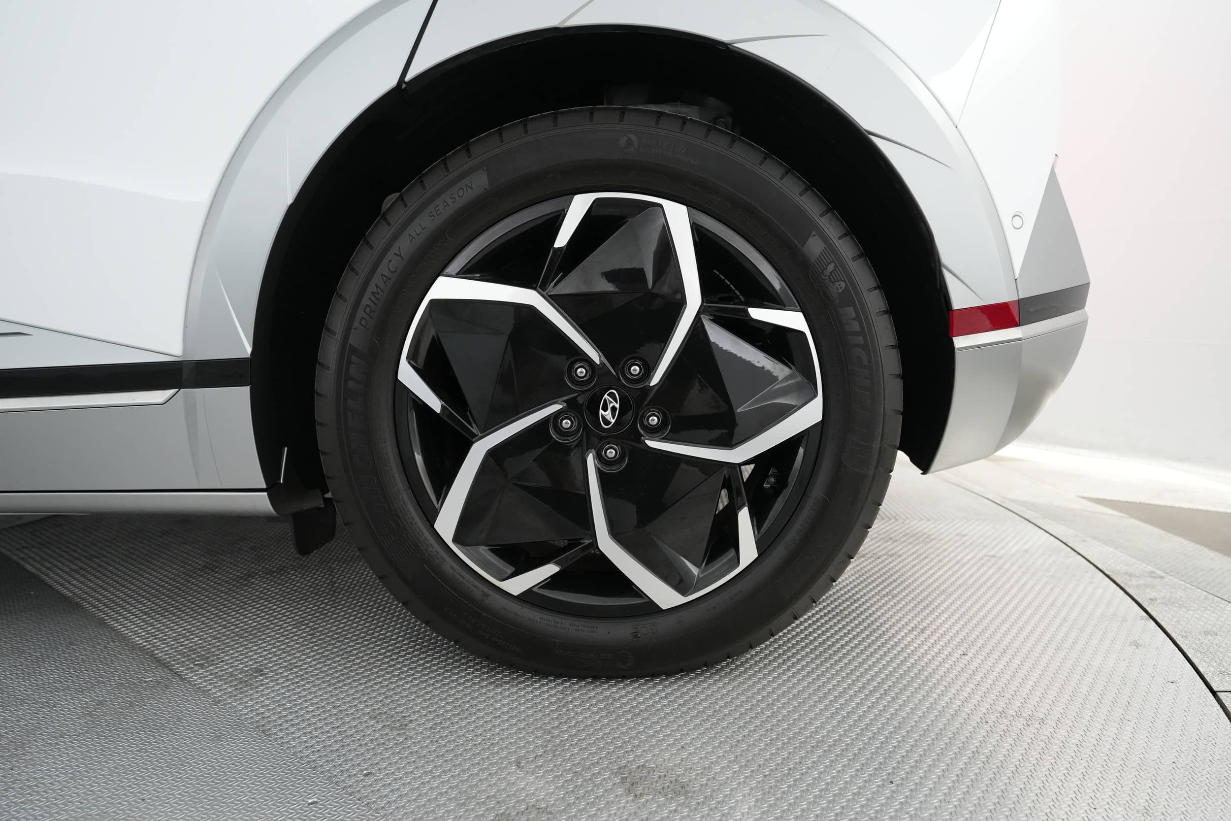 EverCars Co. vehicle image 16 for Hyundai IONIQ 5 -  Limited on EverCars Co.