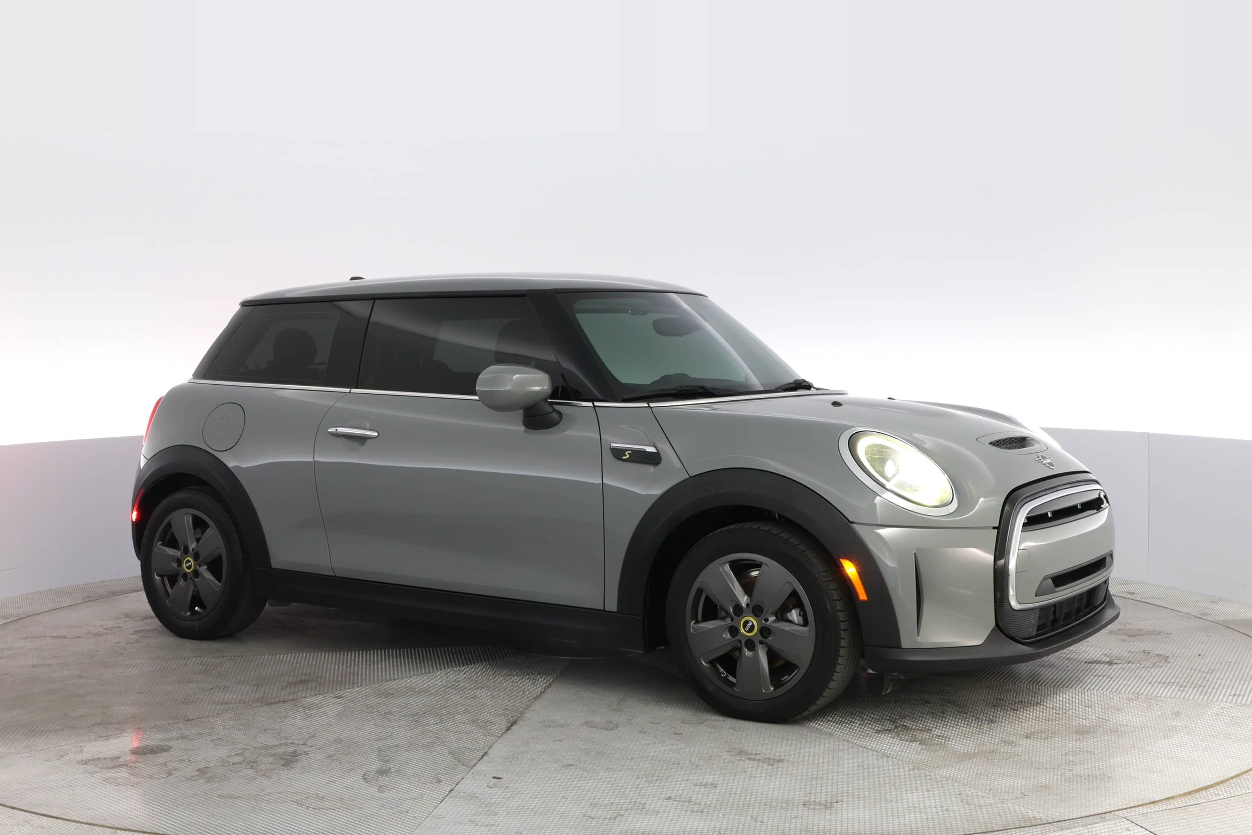 EverCars Co. vehicle image 11 for Mini Cooper SE -  Signature on EverCars Co.