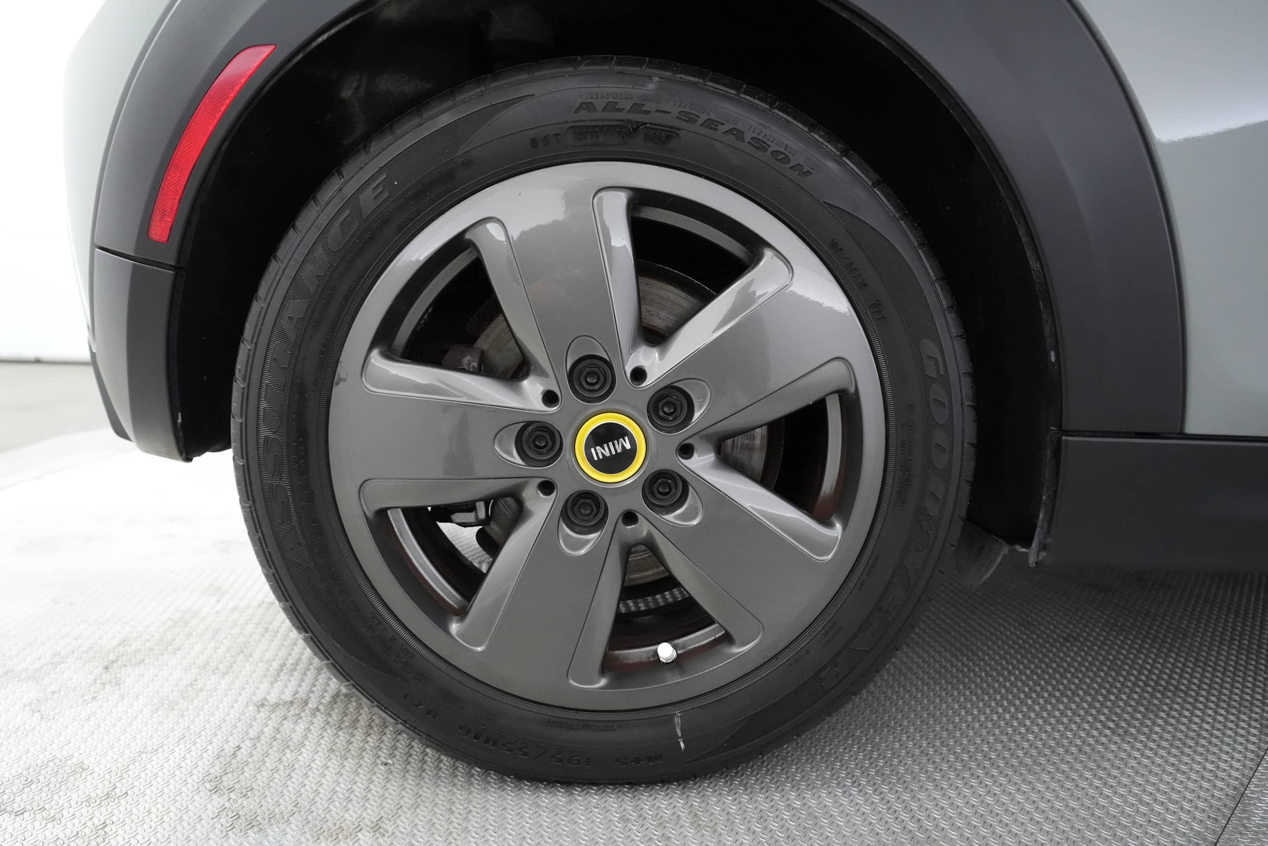 EverCars Co. vehicle image 7 for Mini Cooper SE -  Signature on EverCars Co.