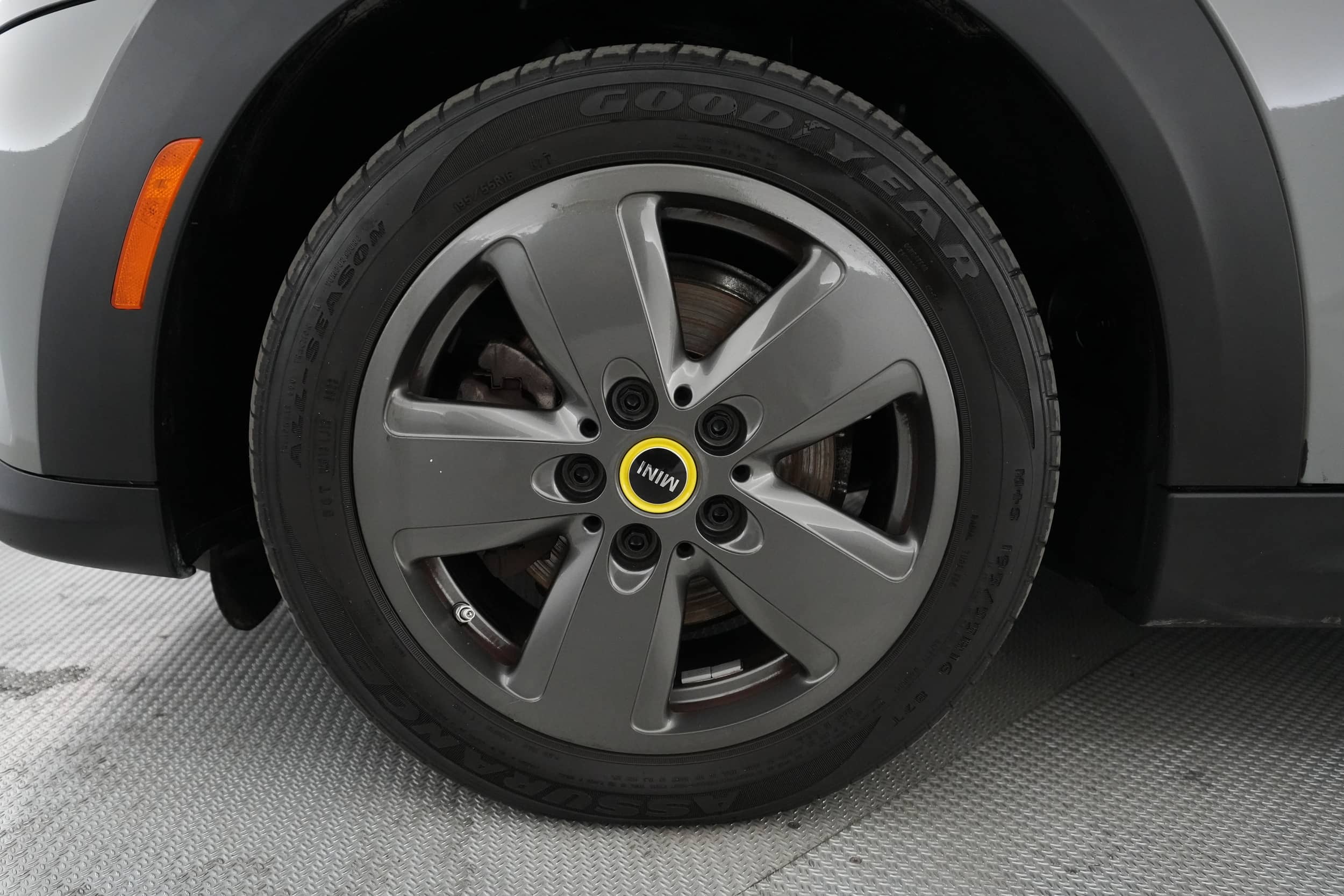 EverCars Co. vehicle image 16 for Mini Cooper SE -  Signature on EverCars Co.