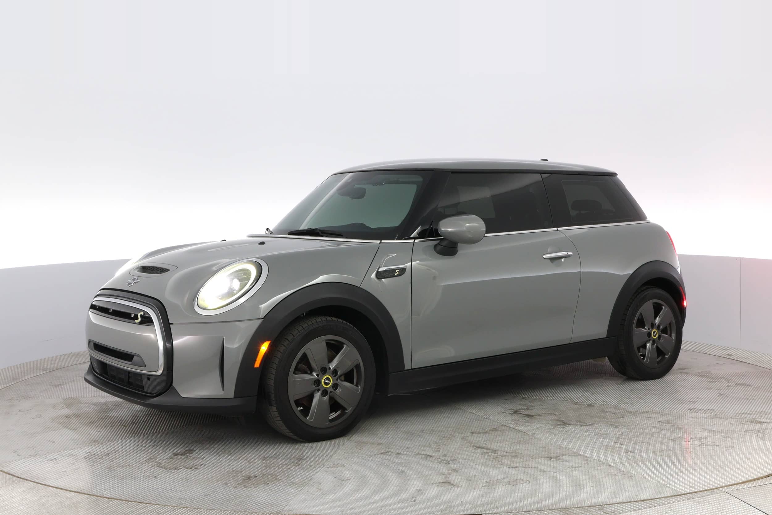 EverCars Co. vehicle image 14 for Mini Cooper SE -  Signature on EverCars Co.