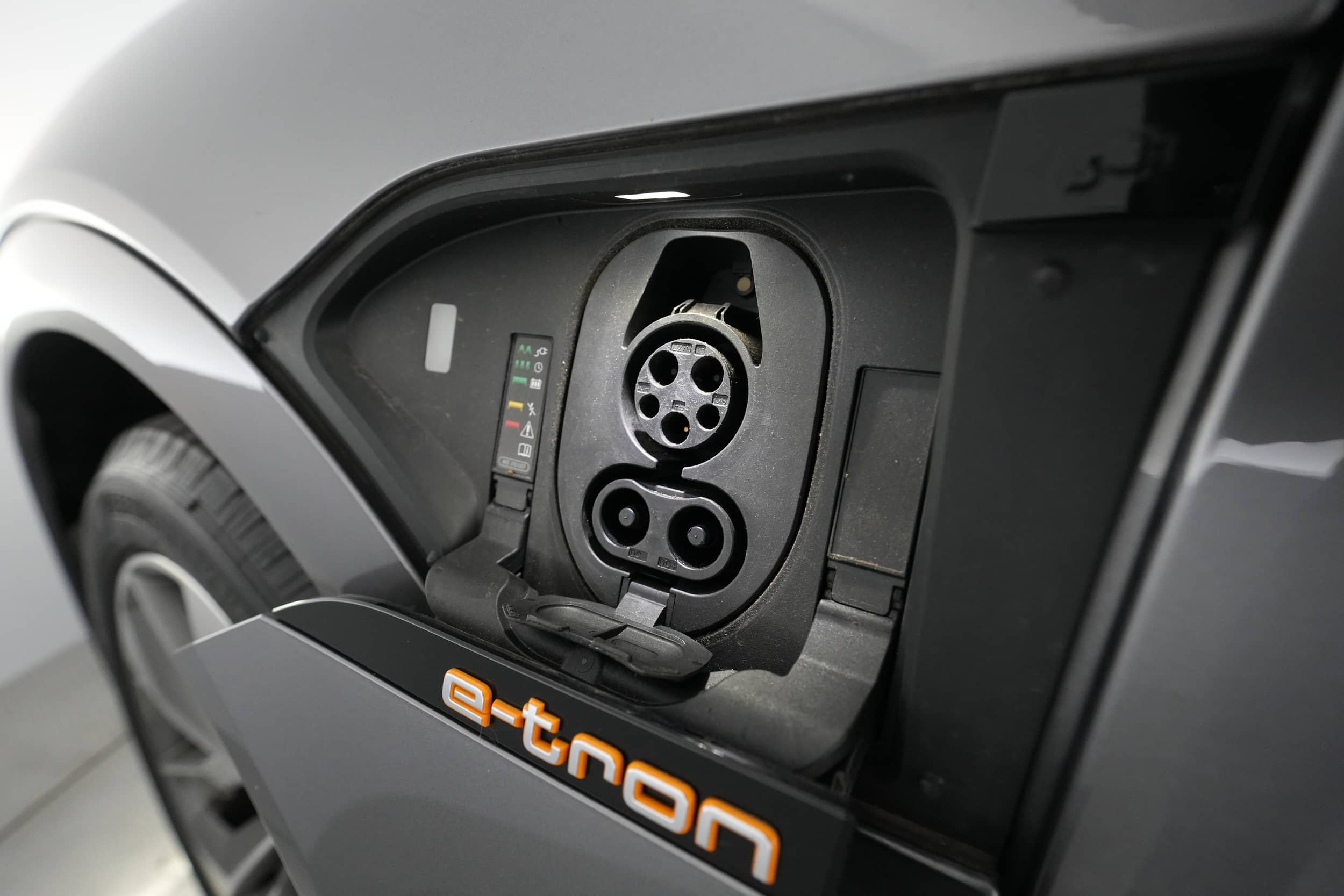 EverCars Co. vehicle image 8 for Audi e-tron -  Premium Plus on EverCars Co.