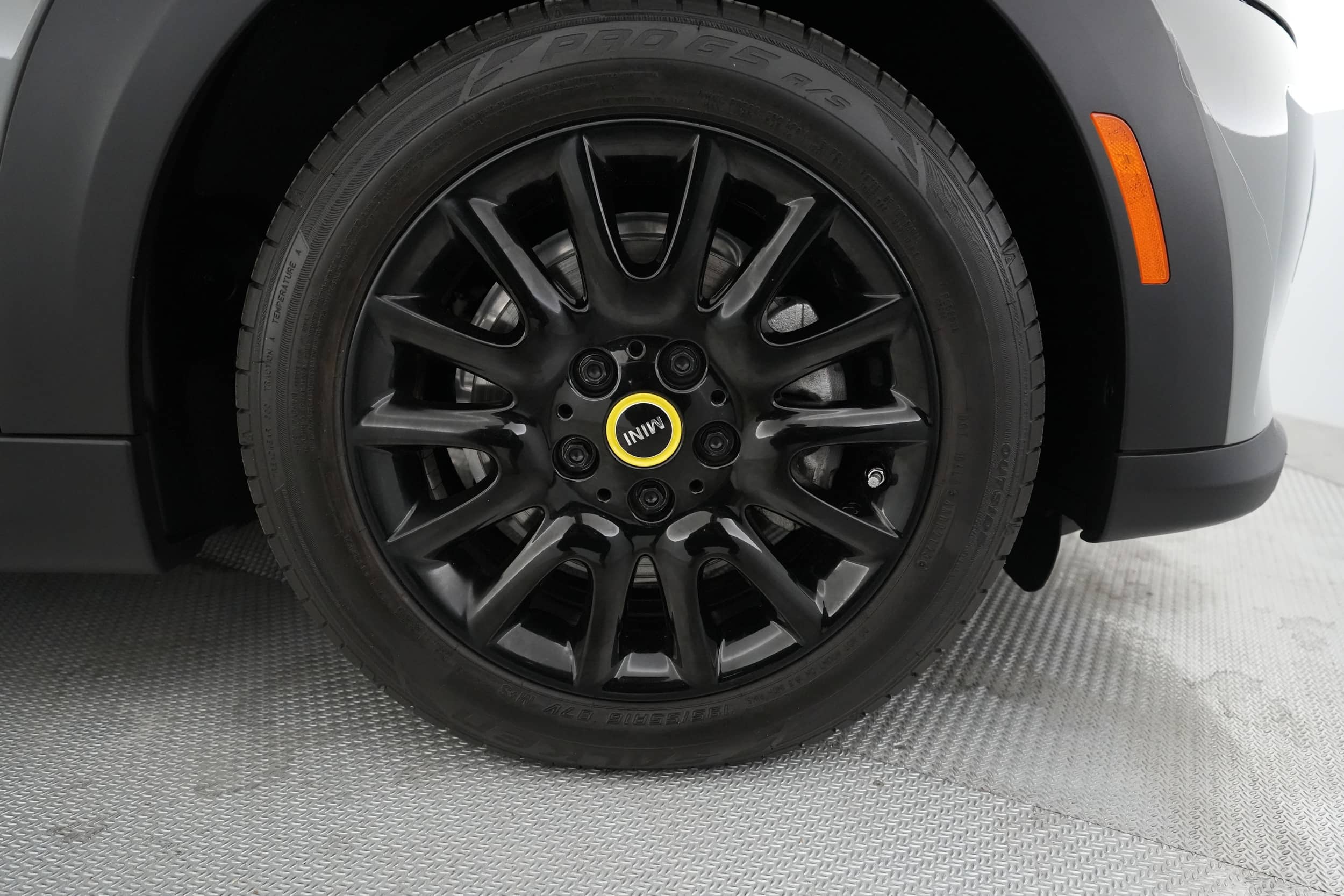 EverCars Co. vehicle image 16 for Mini Cooper SE -  Signature on EverCars Co.