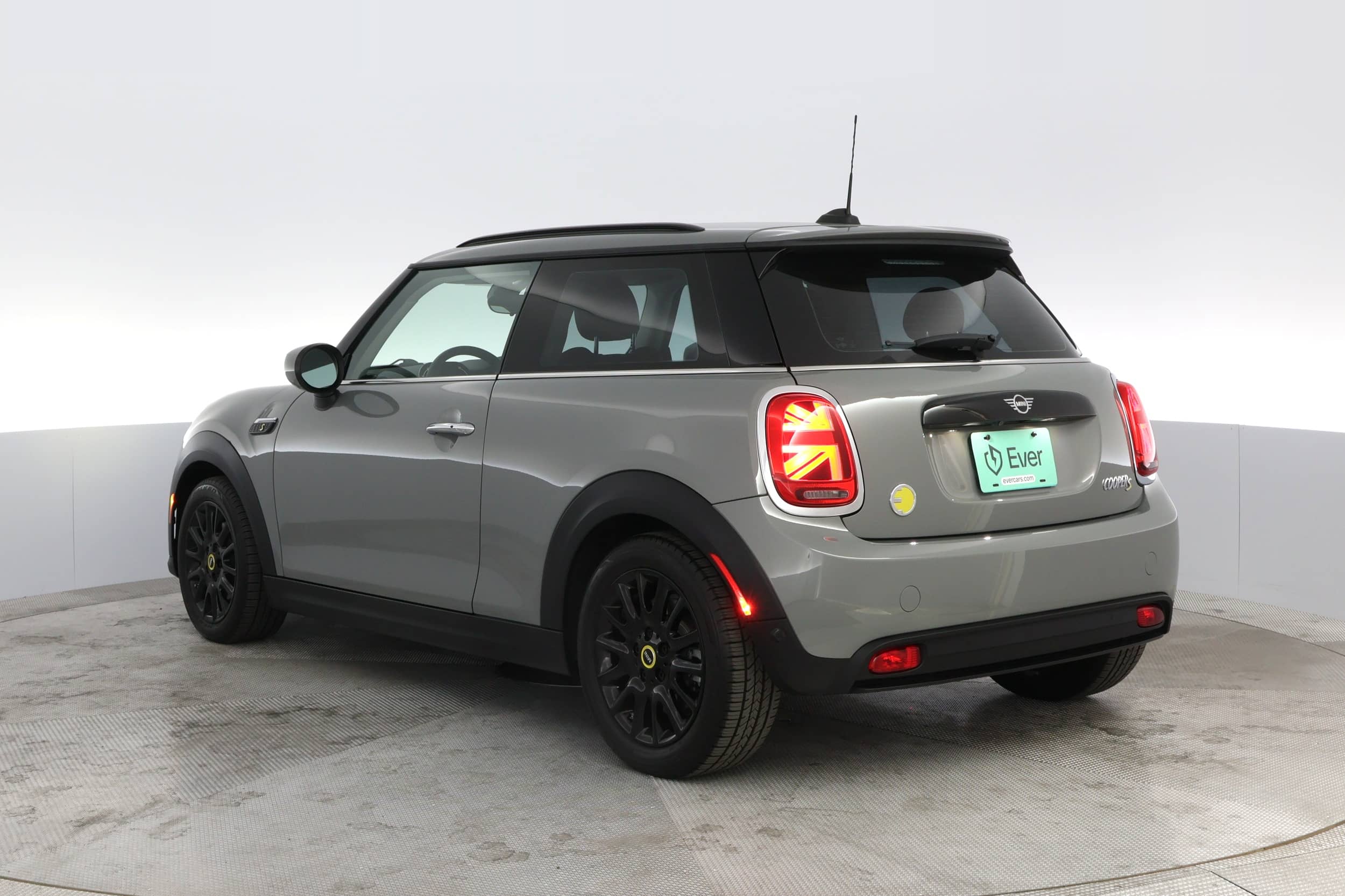 EverCars Co. vehicle image 13 for Mini Cooper SE -  Signature on EverCars Co.