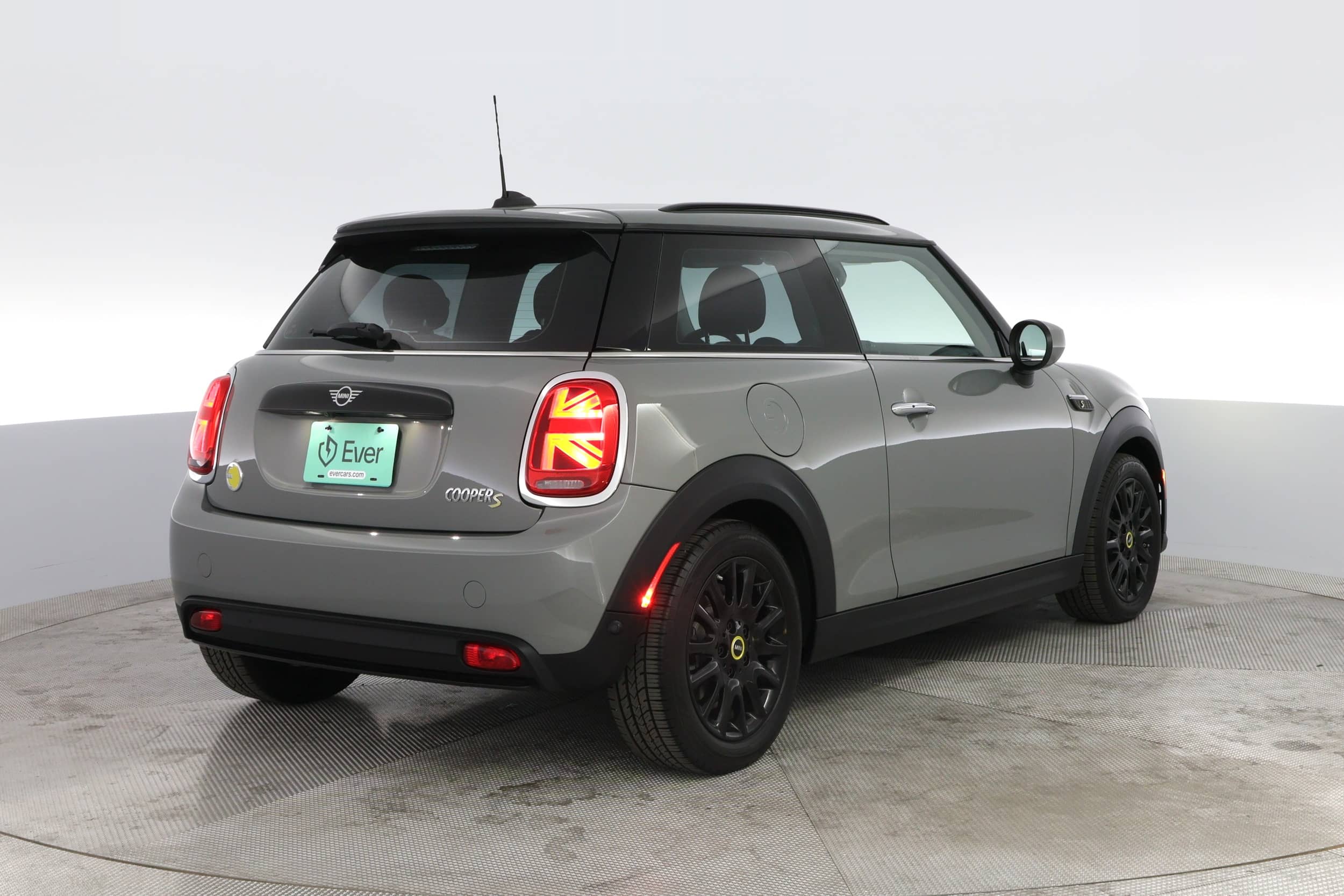EverCars Co. vehicle image 2 for Mini Cooper SE -  Signature on EverCars Co.