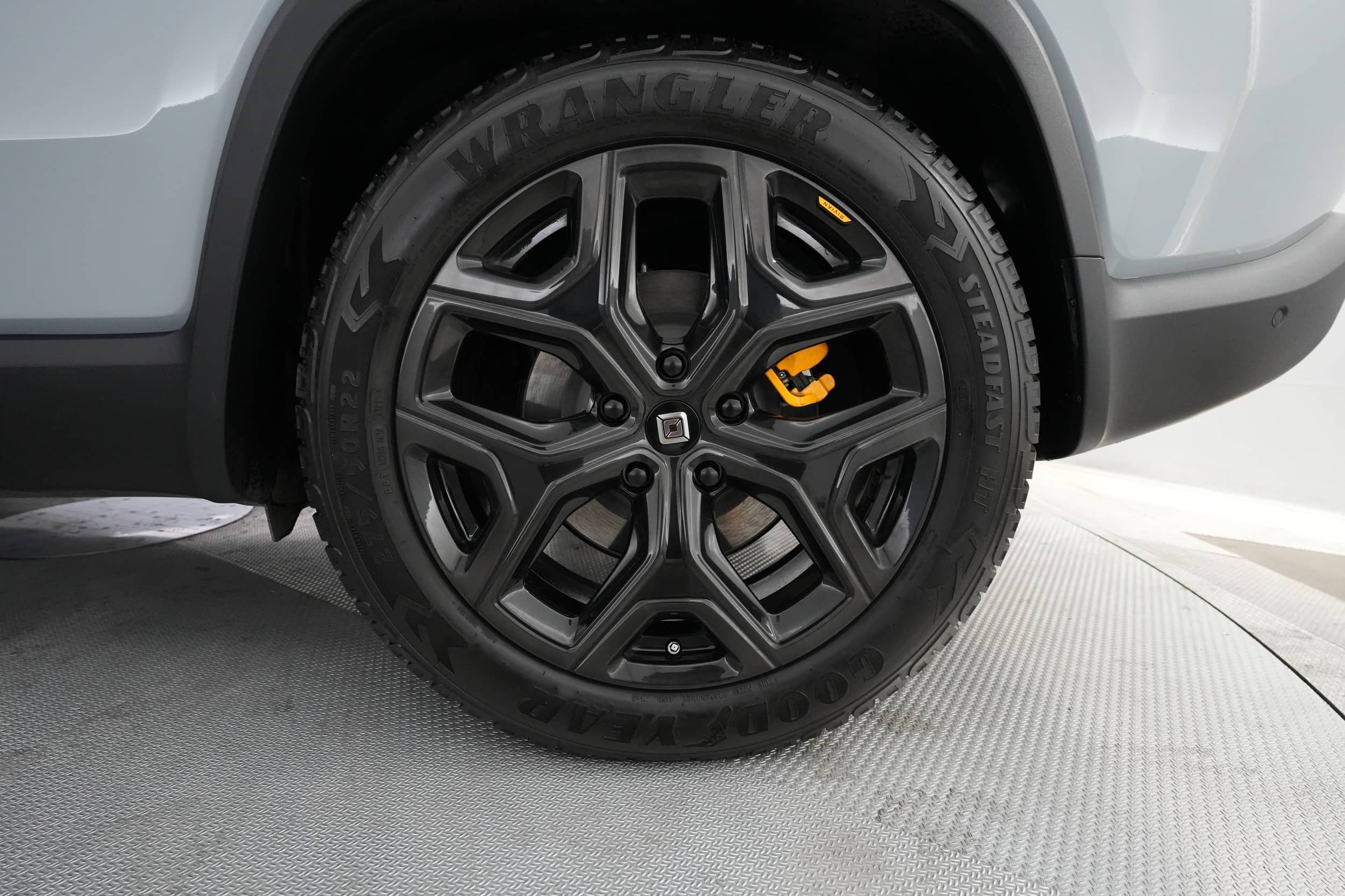 EverCars Co. vehicle image 16 for Rivian R1S -  Launch Edition on EverCars Co.