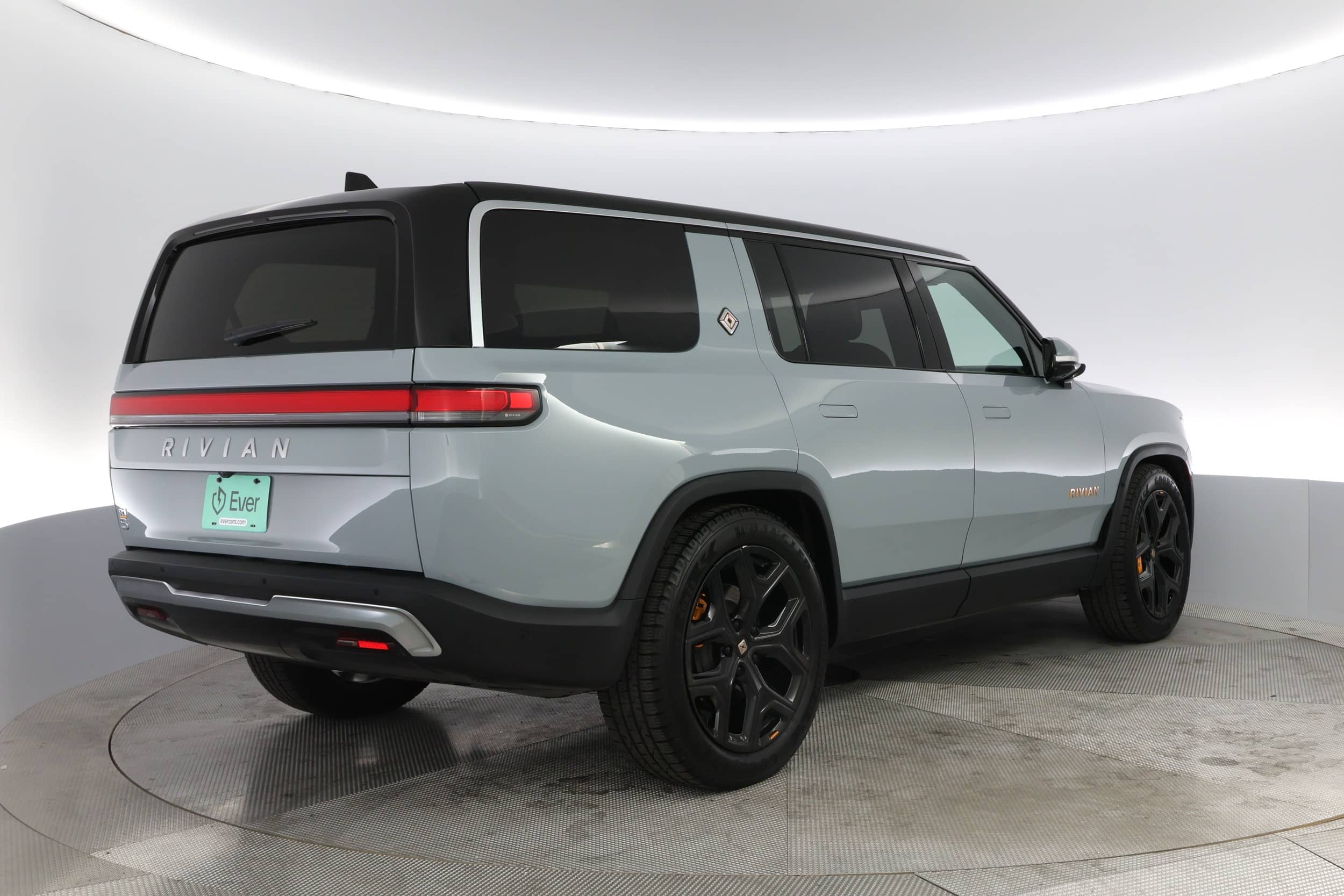 EverCars Co. vehicle image 2 for Rivian R1S -  Launch Edition on EverCars Co.