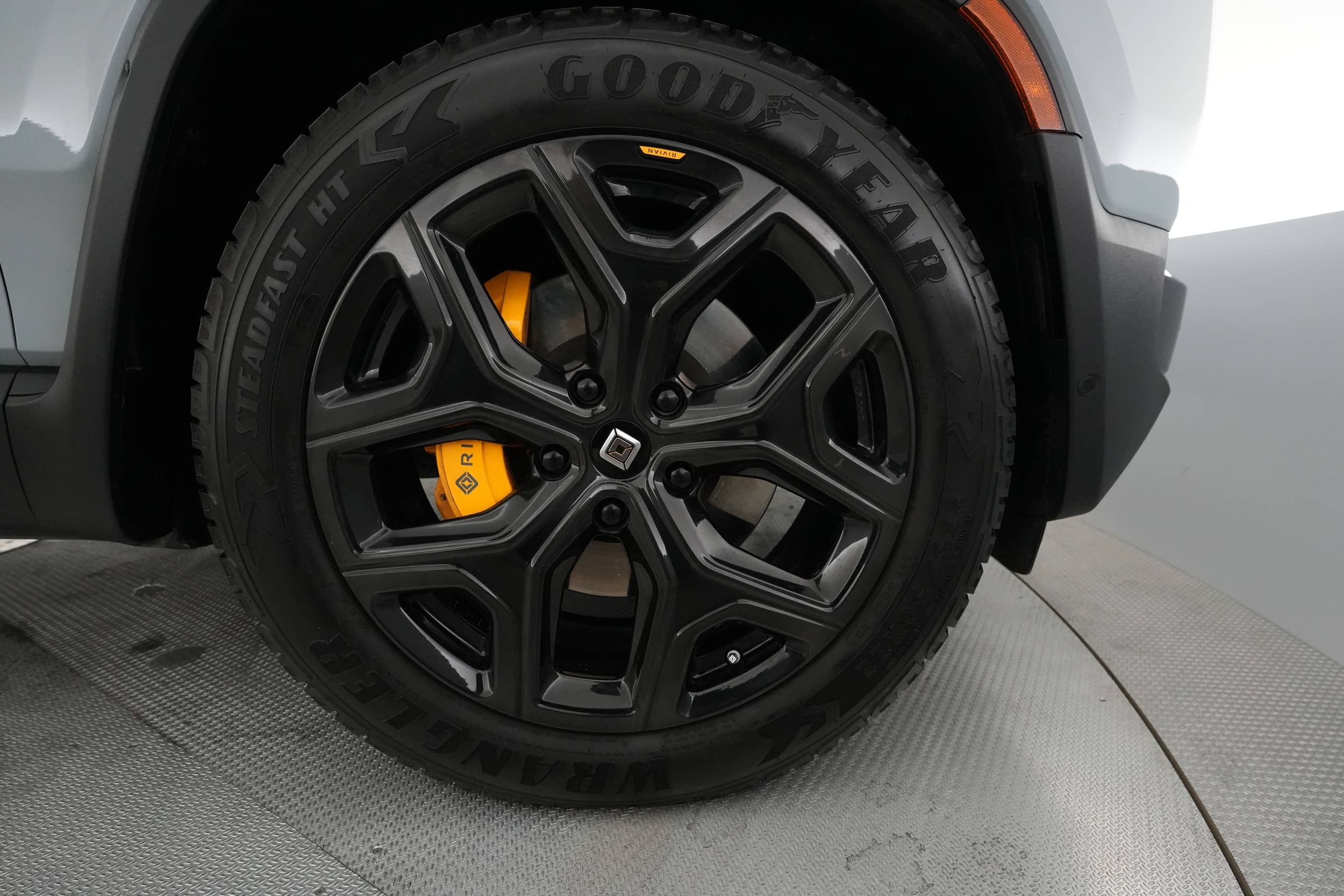EverCars Co. vehicle image 7 for Rivian R1S -  Launch Edition on EverCars Co.