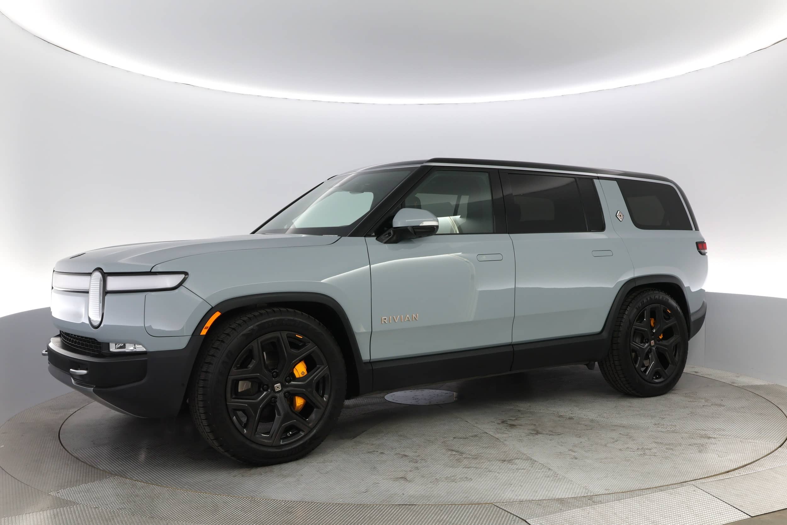 EverCars Co. vehicle image 14 for Rivian R1S -  Launch Edition on EverCars Co.