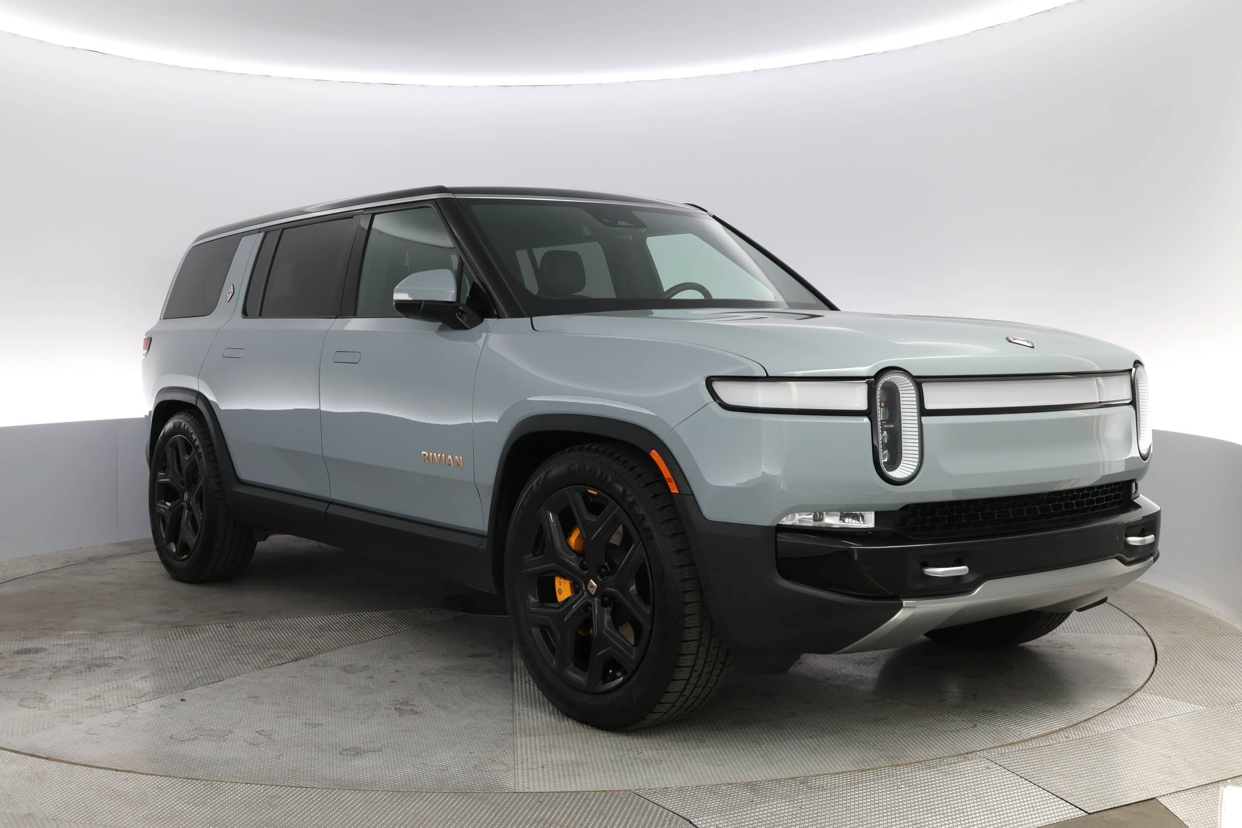 EverCars Co. vehicle image 10 for Rivian R1S -  Launch Edition on EverCars Co.