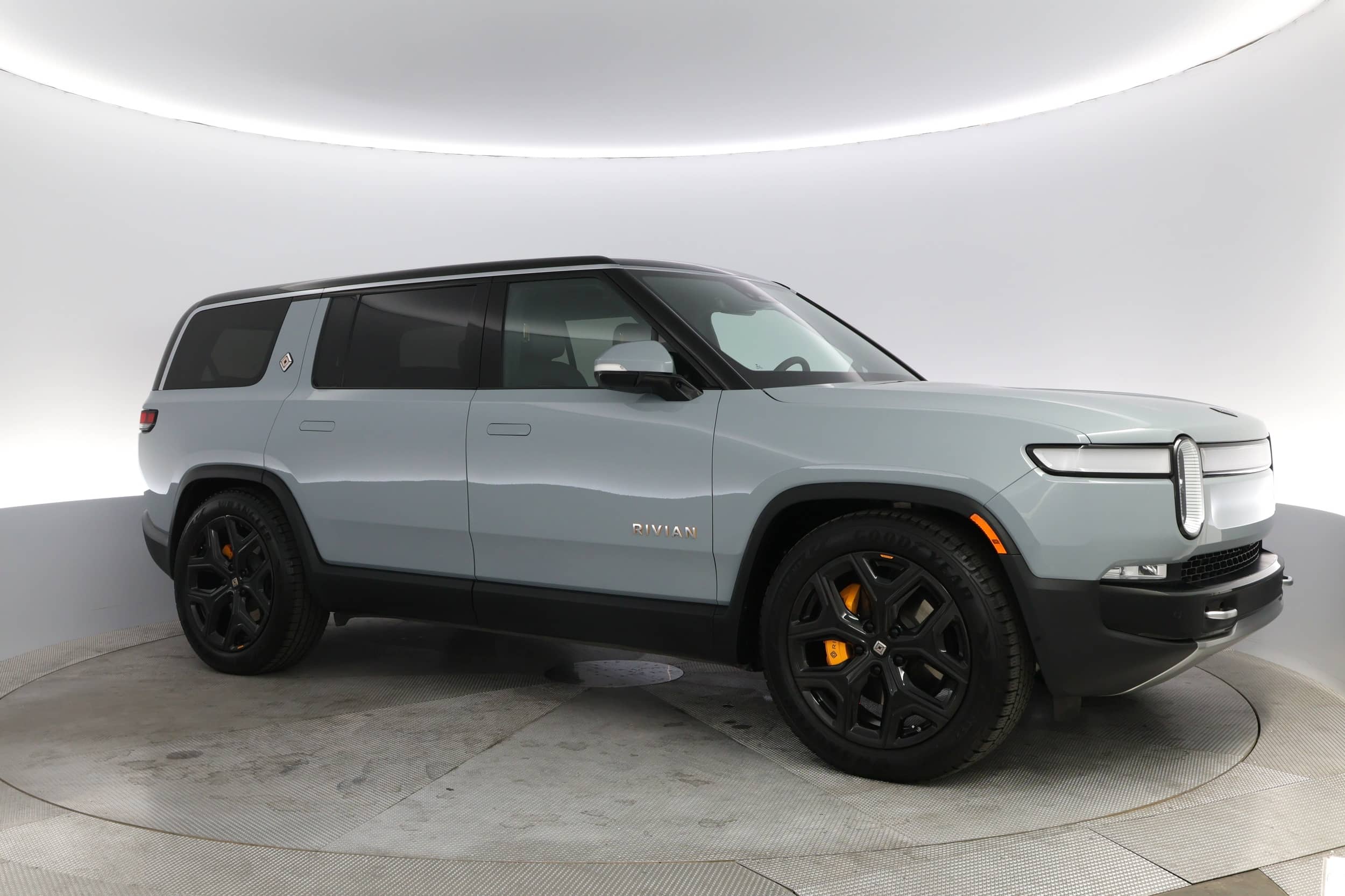 EverCars Co. vehicle image 11 for Rivian R1S -  Launch Edition on EverCars Co.