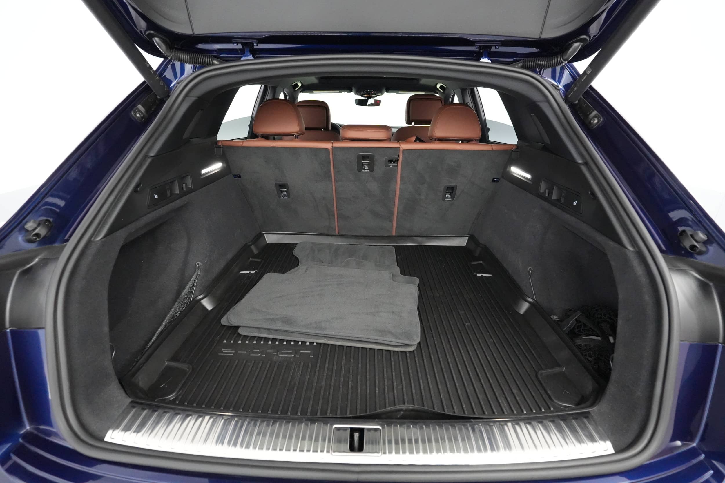 EverCars Co. vehicle image 6 for Audi e-tron -  Chronos on EverCars Co.