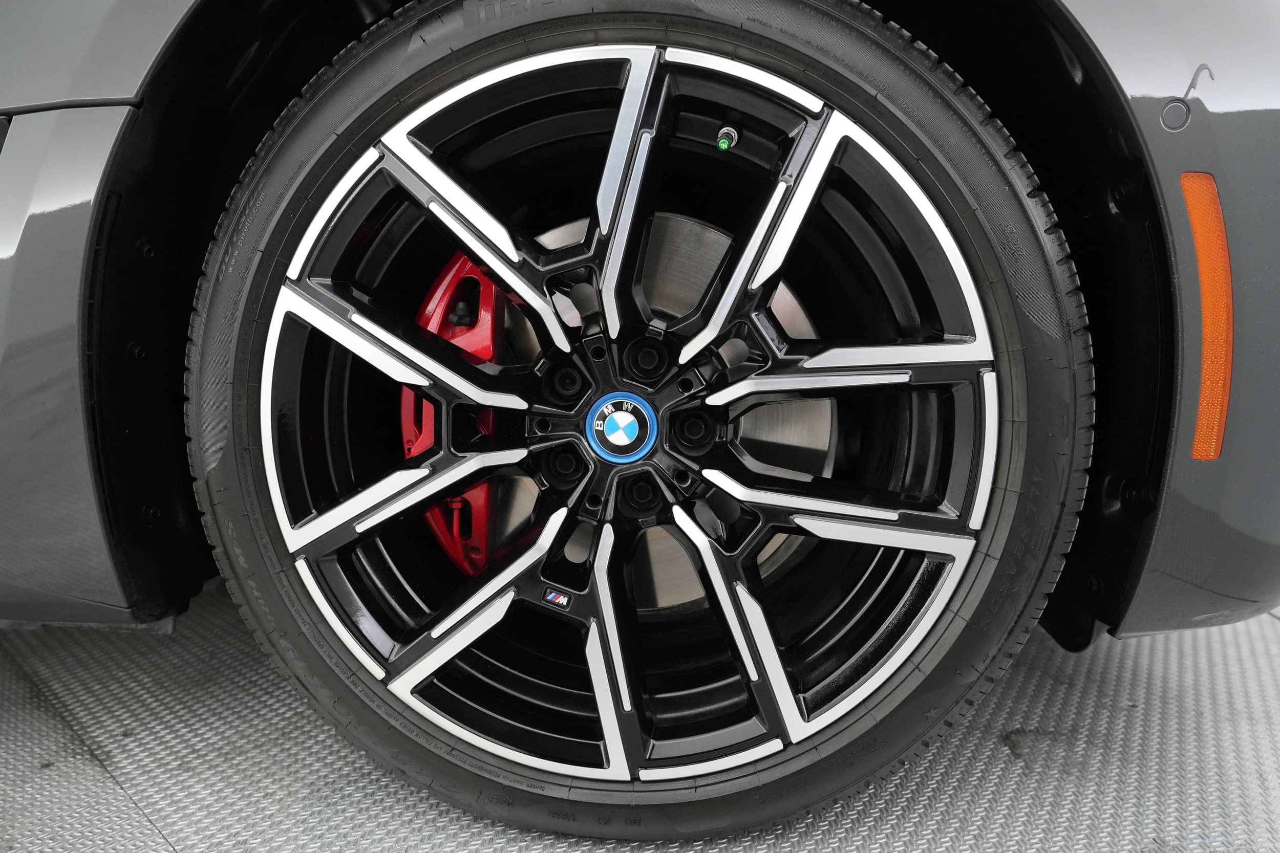 EverCars Co. vehicle image 15 for BMW i4 -  M50 on EverCars Co.