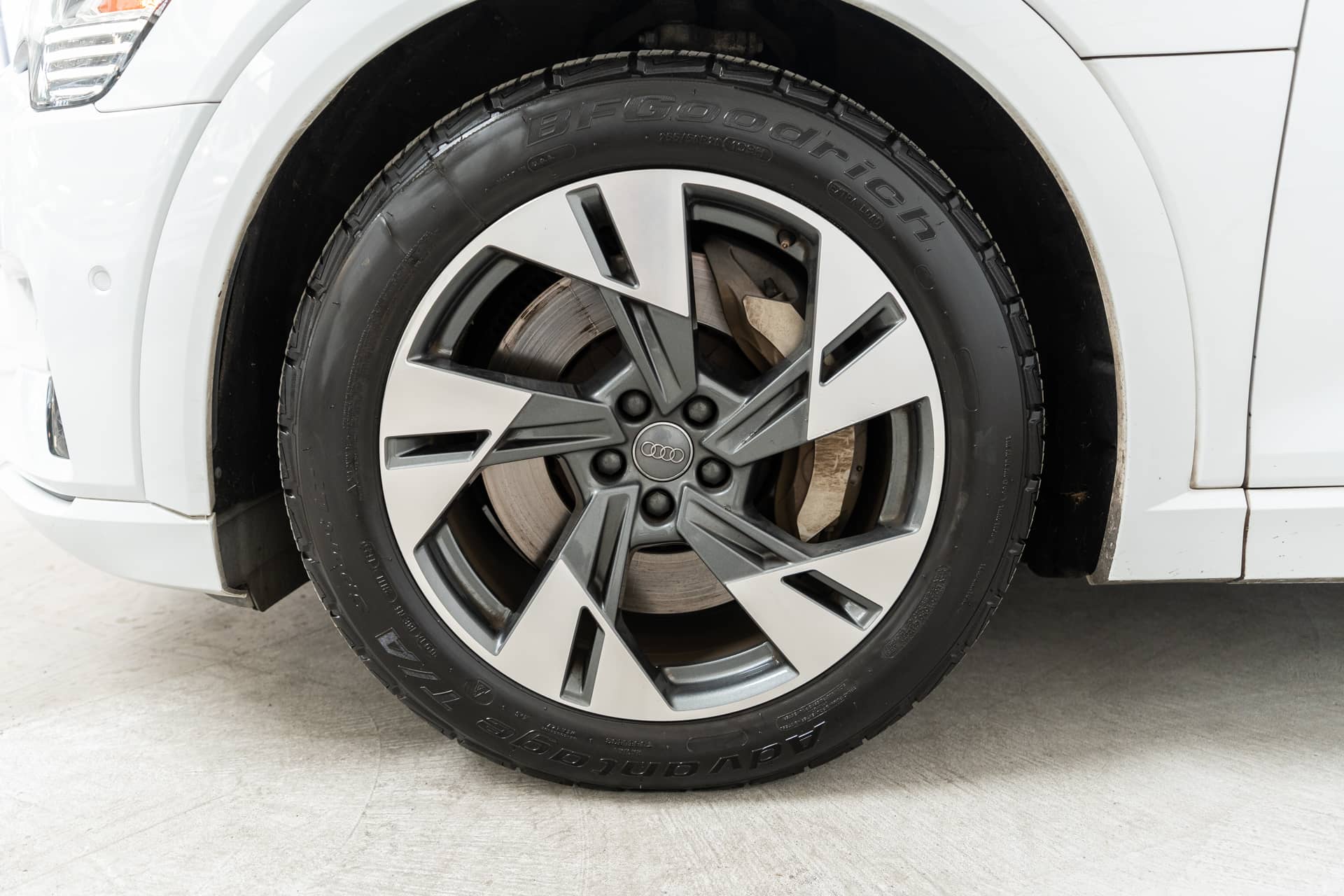 EverCars Co. vehicle image 10 for Audi e-tron -  Prestige on EverCars Co.