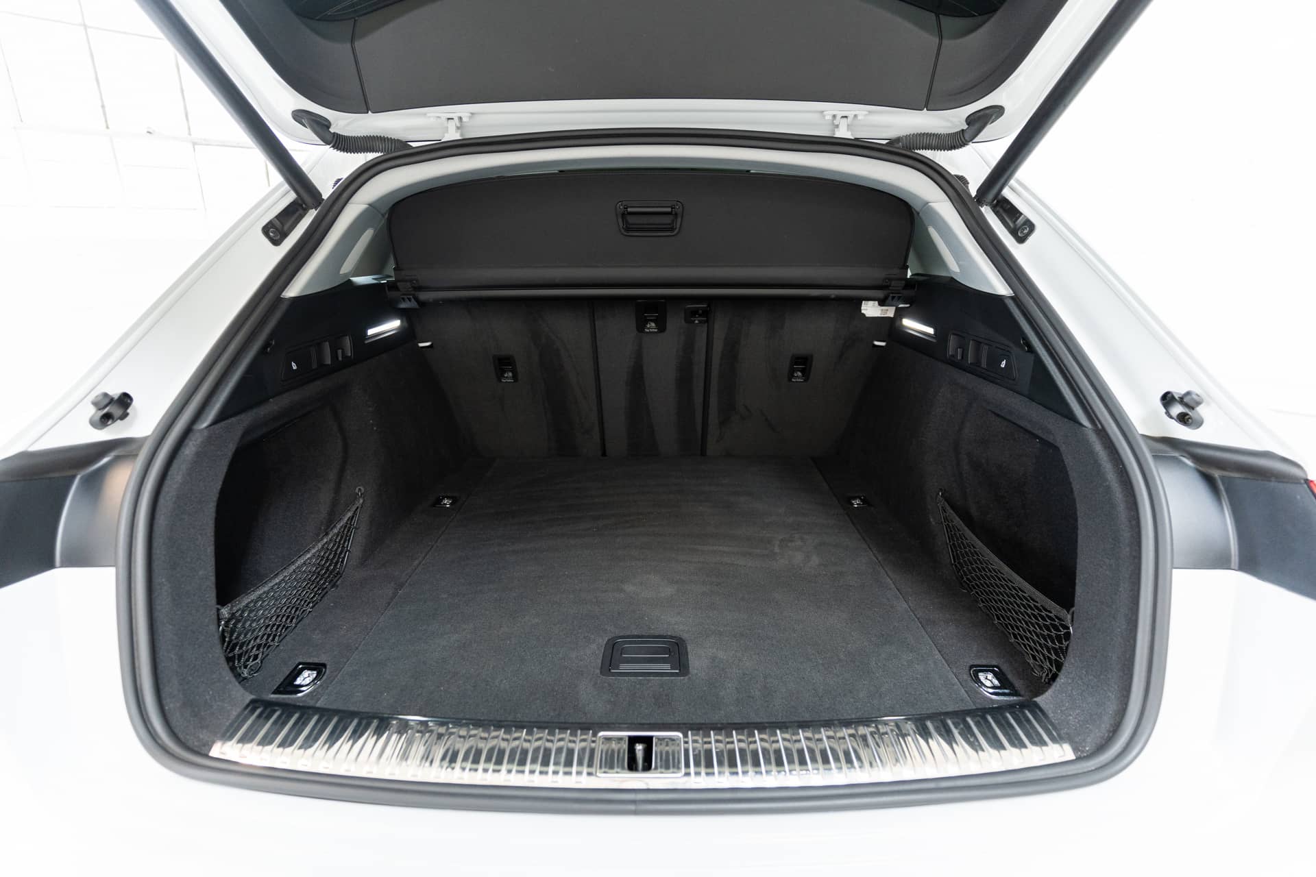 EverCars Co. vehicle image 20 for Audi e-tron -  Prestige on EverCars Co.