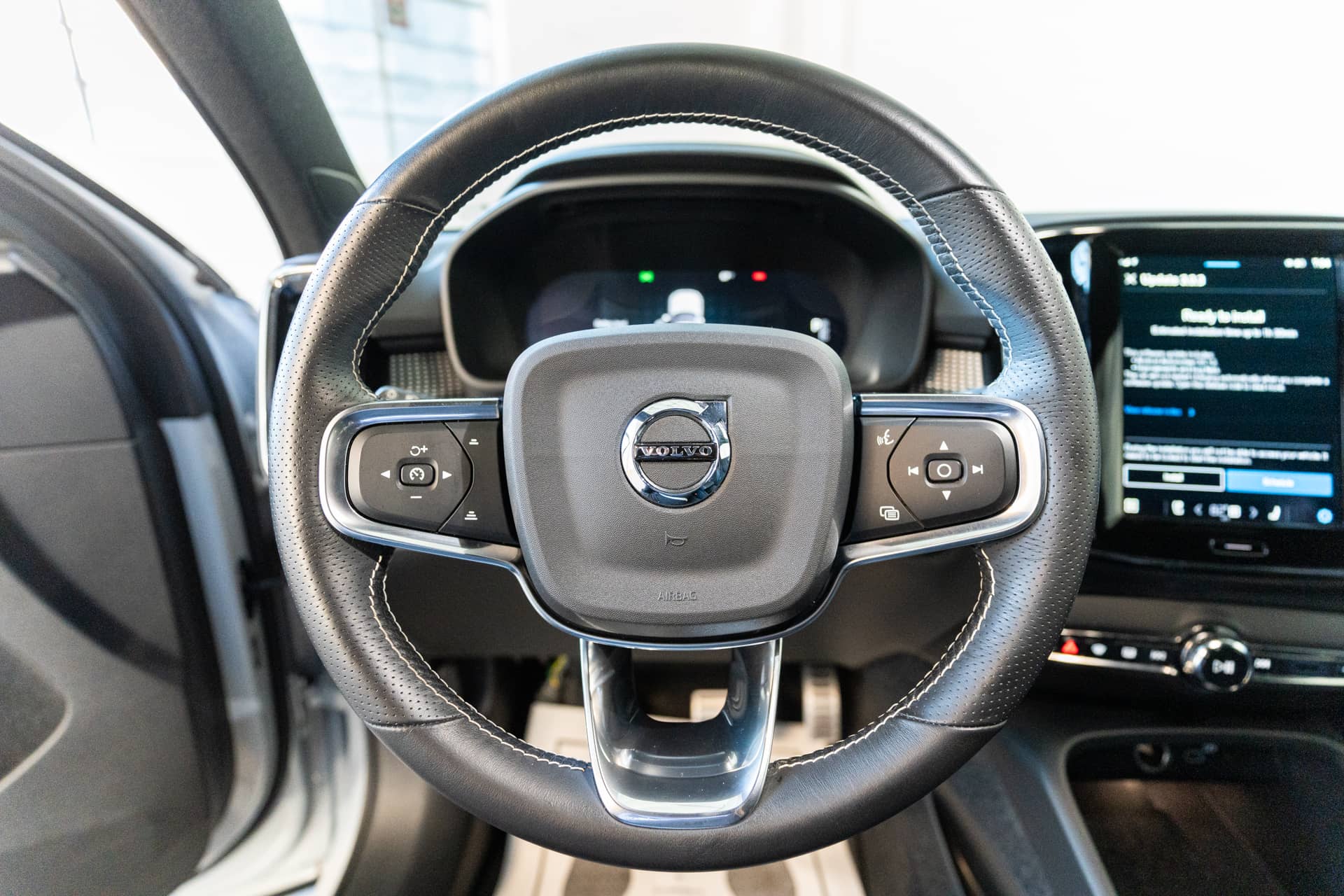 EverCars Co. vehicle image 18 for Volvo XC40 Recharge -  Pure Electric P8 on EverCars Co.