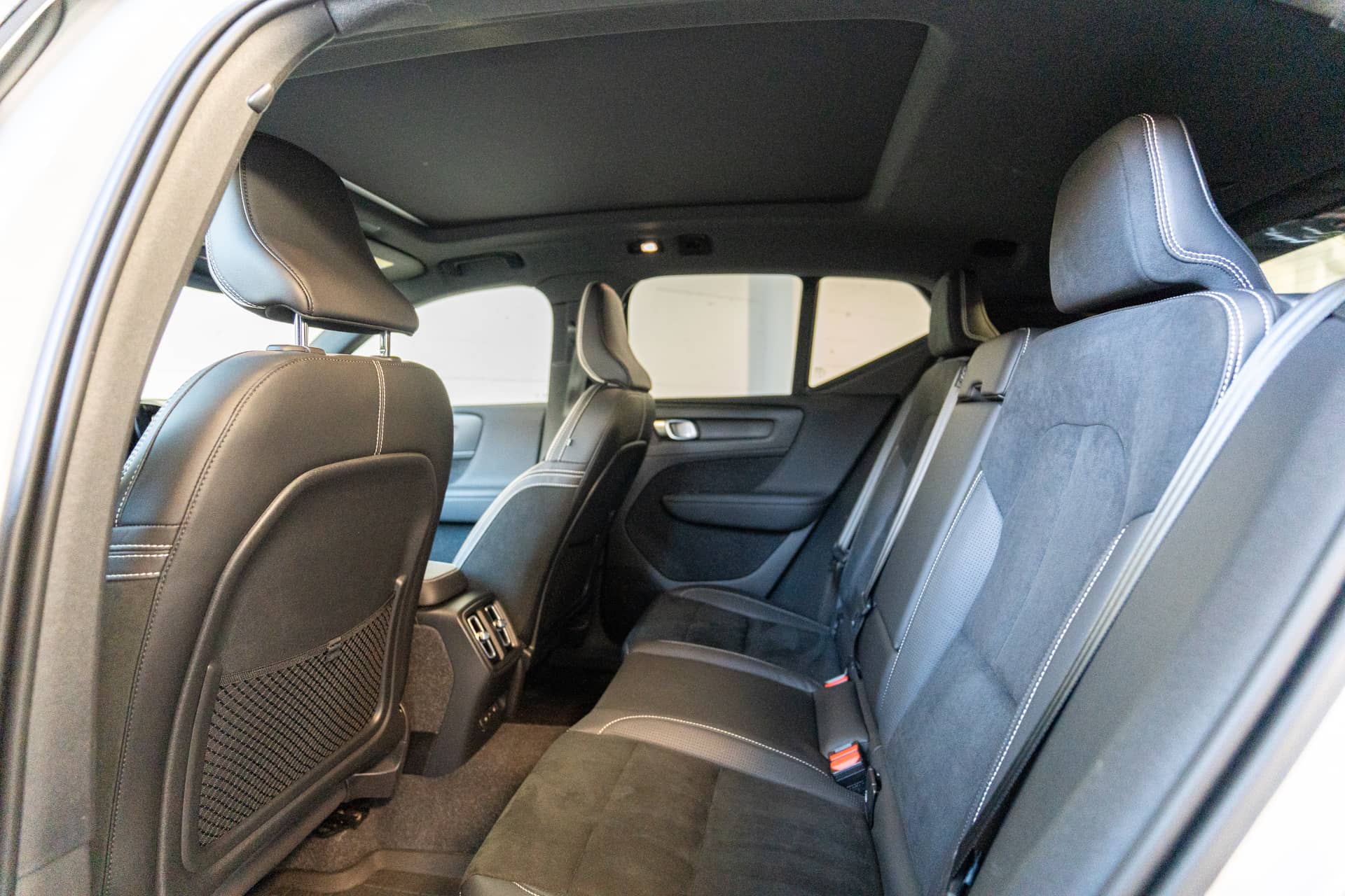 EverCars Co. vehicle image 10 for Volvo XC40 Recharge -  Pure Electric P8 on EverCars Co.