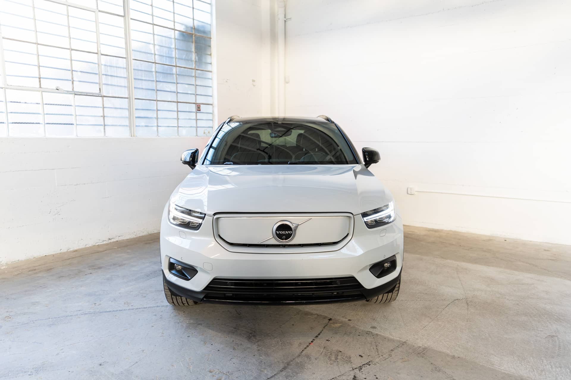 EverCars Co. vehicle image 3 for Volvo XC40 Recharge -  Pure Electric P8 on EverCars Co.