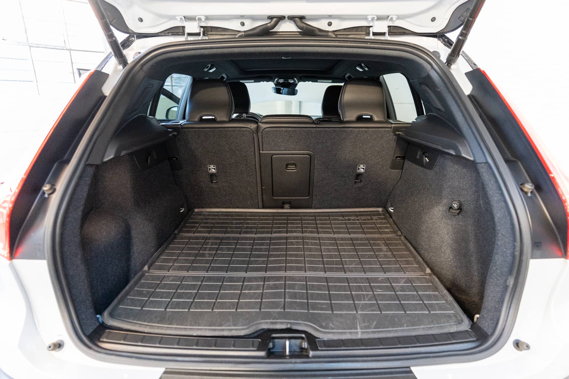 EverCars Co. vehicle image 19 for Volvo XC40 Recharge -  Pure Electric P8 on EverCars Co.