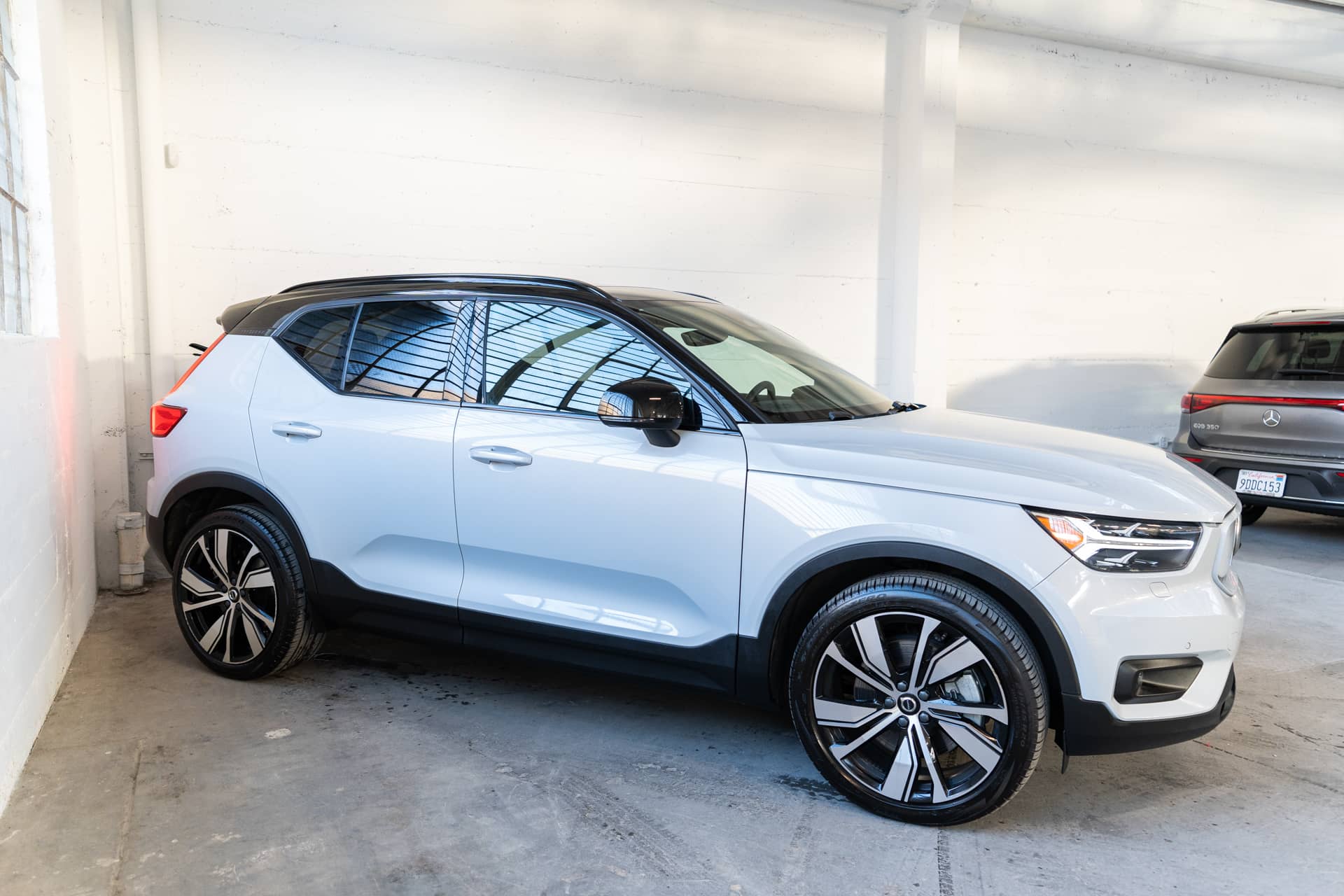 EverCars Co. vehicle image 5 for Volvo XC40 Recharge -  Pure Electric P8 on EverCars Co.