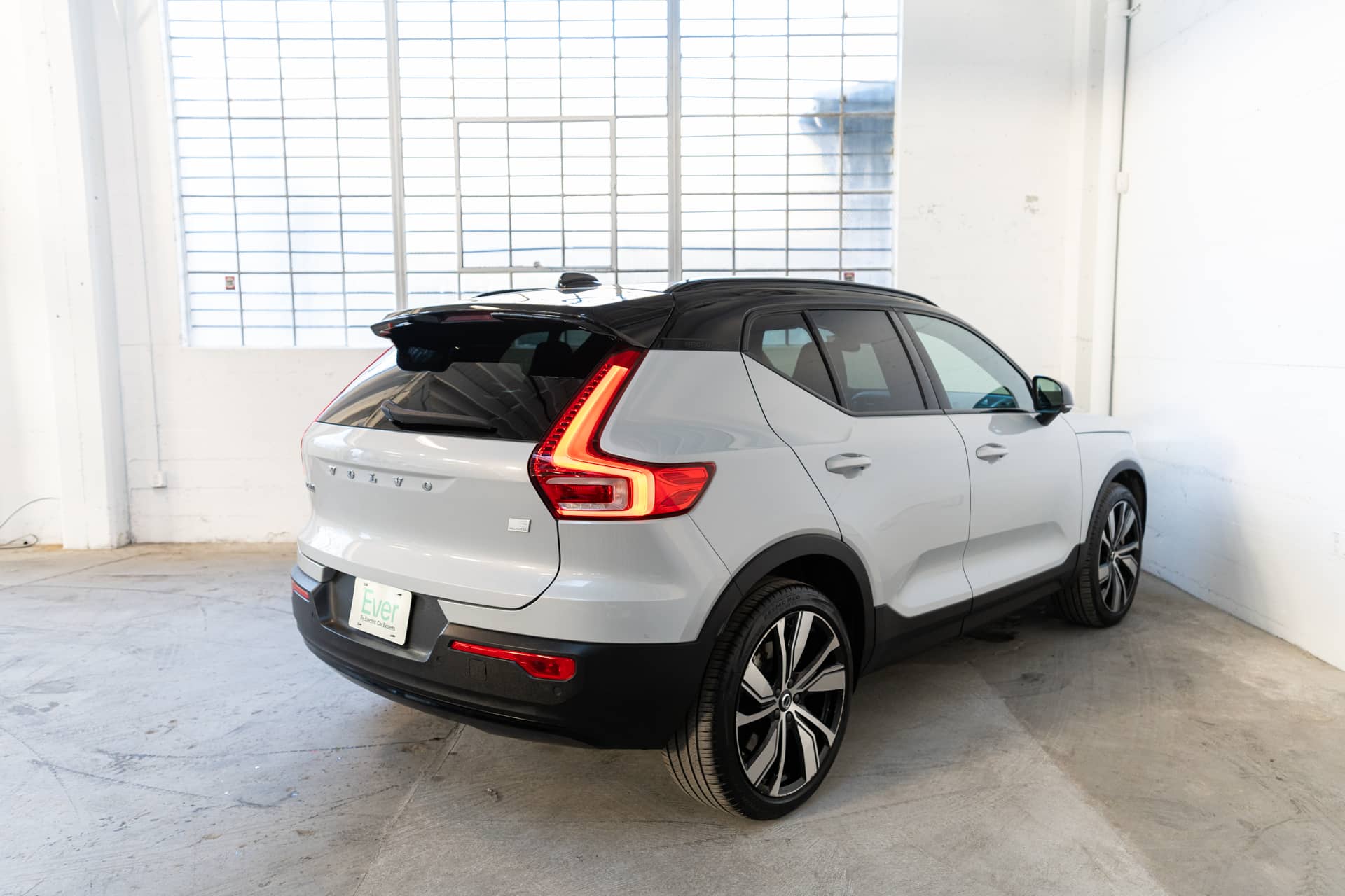 EverCars Co. vehicle image 6 for Volvo XC40 Recharge -  Pure Electric P8 on EverCars Co.