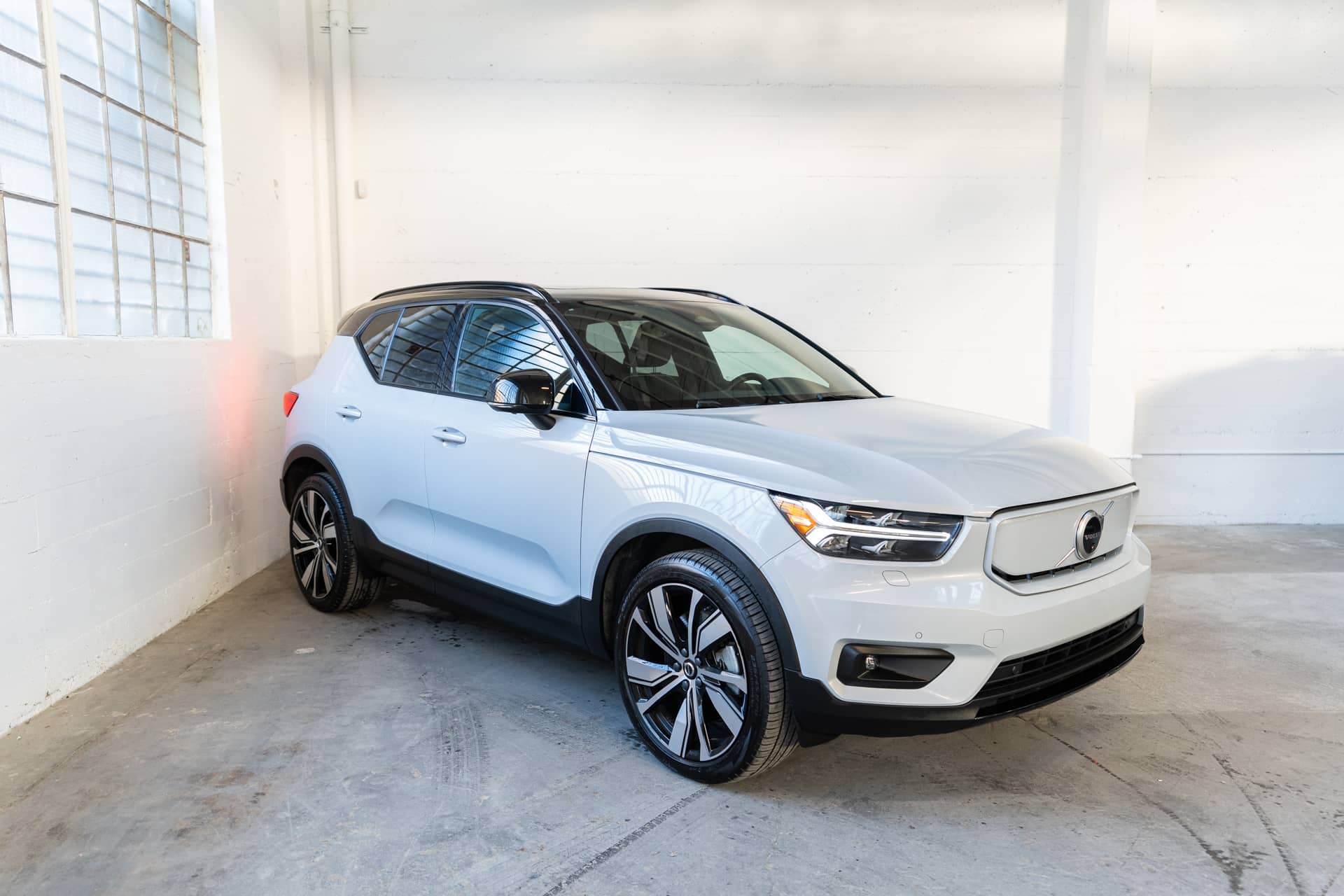 EverCars Co. vehicle image 4 for Volvo XC40 Recharge -  Pure Electric P8 on EverCars Co.