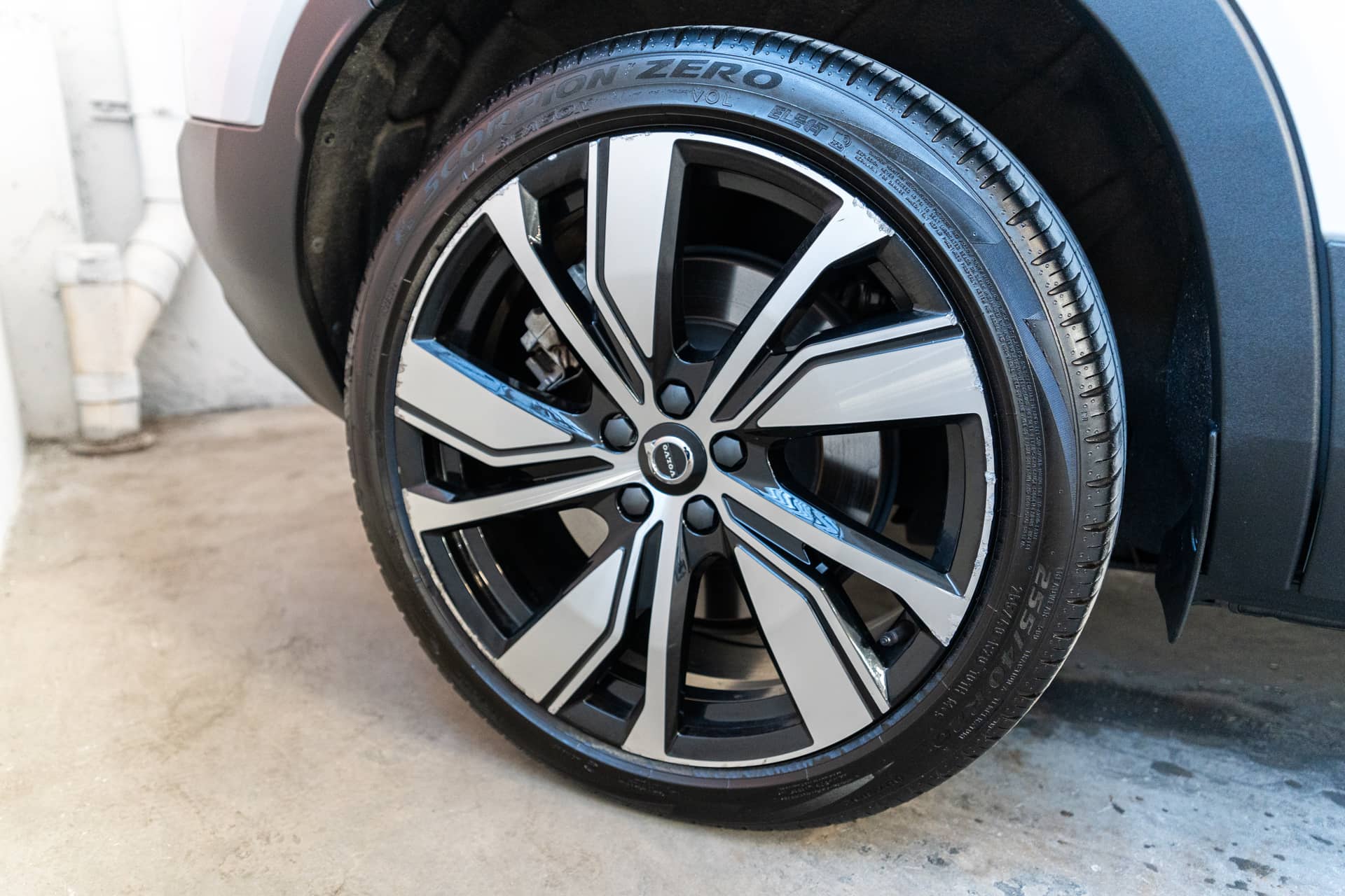 EverCars Co. vehicle image 16 for Volvo XC40 Recharge -  Pure Electric P8 on EverCars Co.