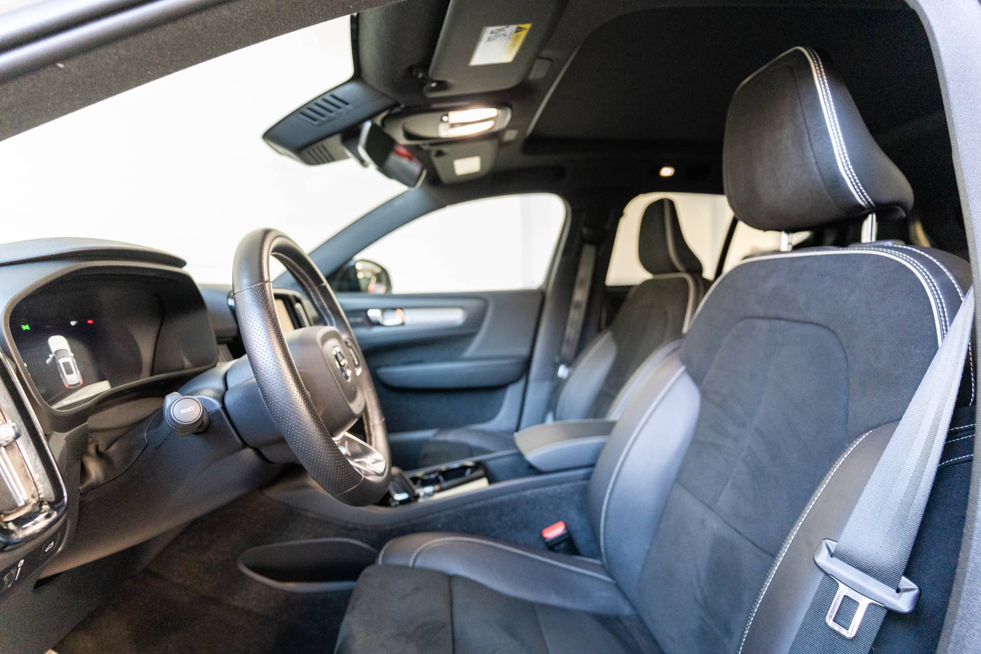 EverCars Co. vehicle image 9 for Volvo XC40 Recharge -  Pure Electric P8 on EverCars Co.