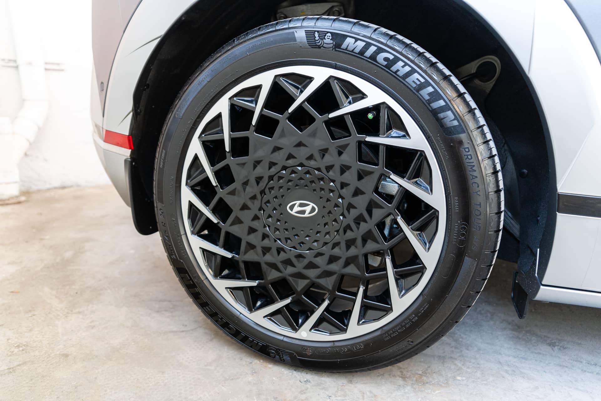 EverCars Co. vehicle image 13 for Hyundai IONIQ 5 -  Limited on EverCars Co.