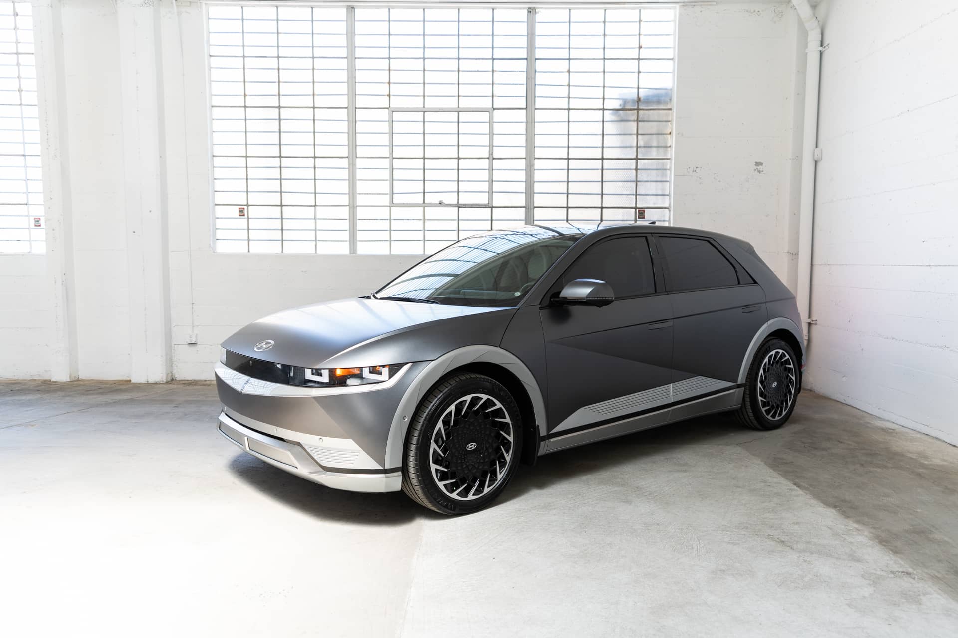EverCars Co. vehicle image 2 for Hyundai IONIQ 5 -  Limited on EverCars Co.