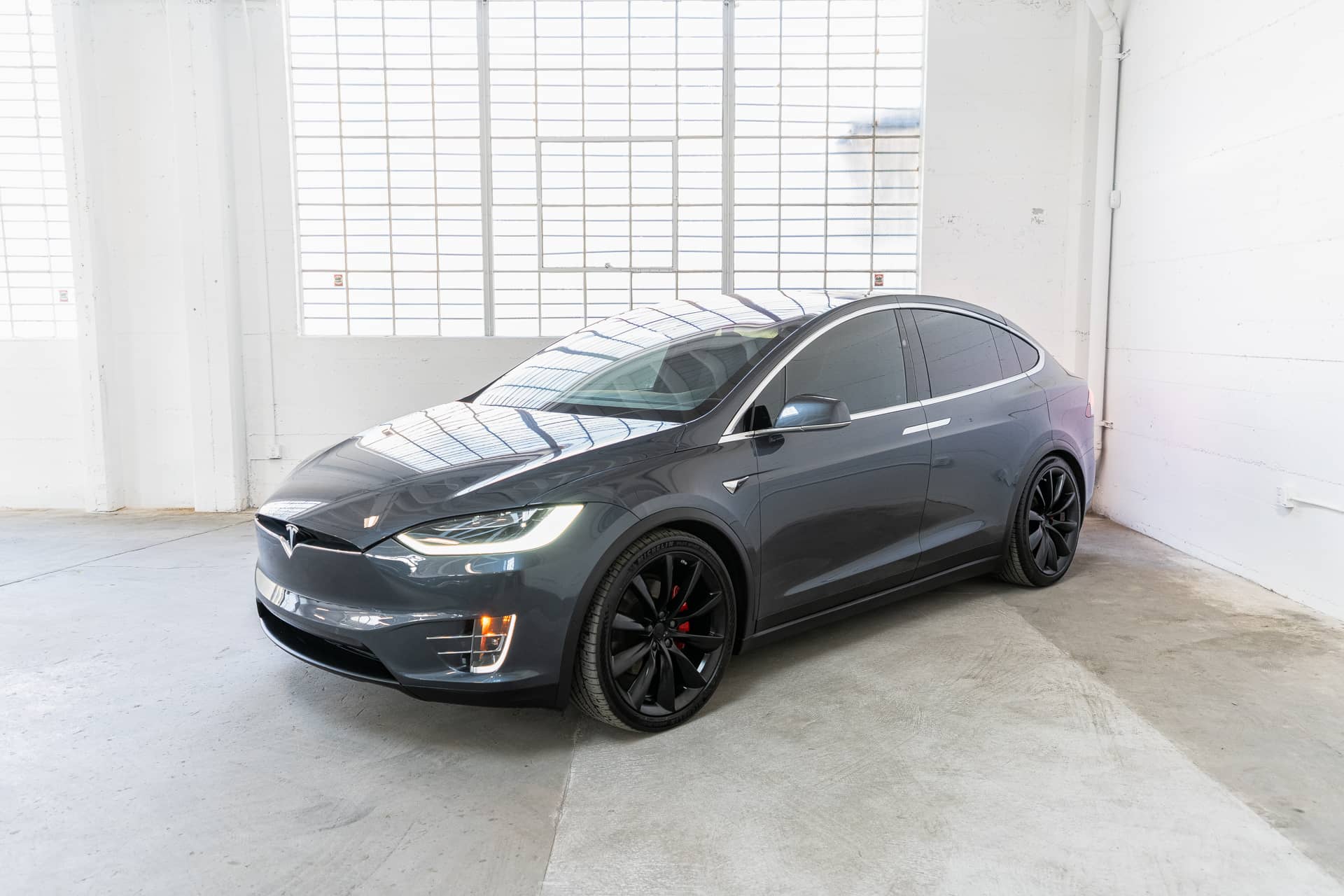 EverCars Co. vehicle image 2 for Tesla Model X -  Long Range on EverCars Co.