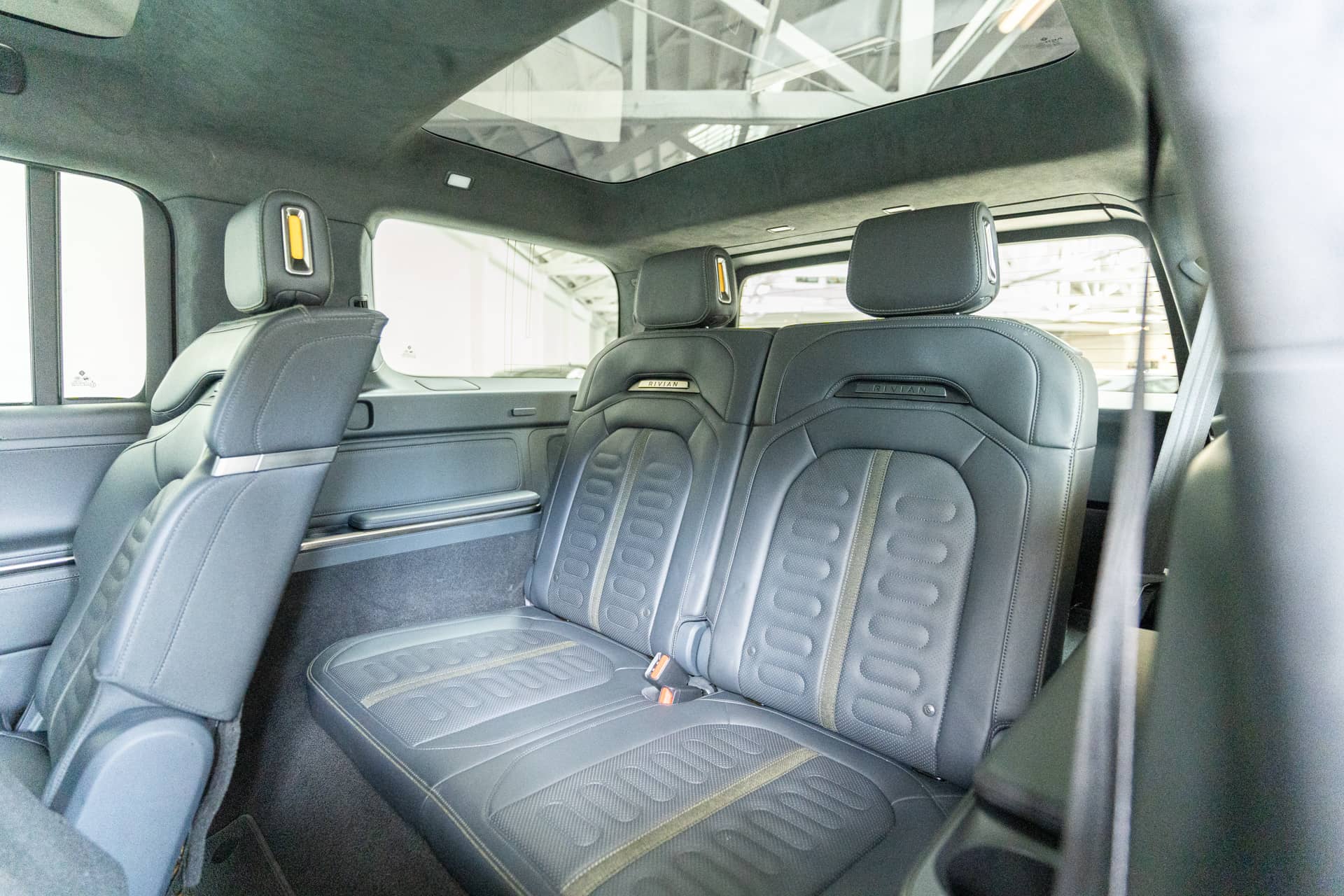 EverCars Co. vehicle image 18 for Rivian R1S -  Launch Edition on EverCars Co.