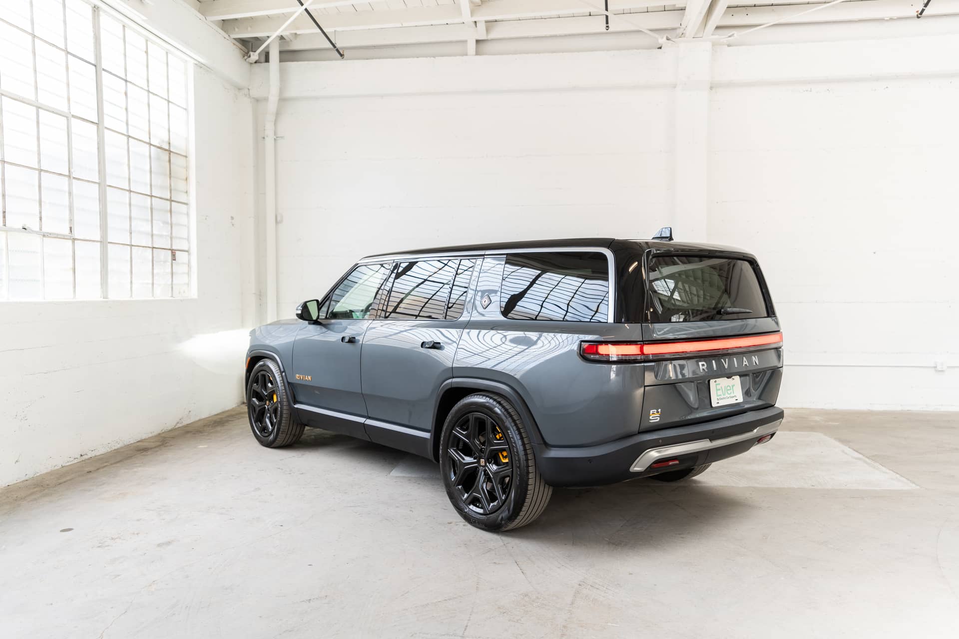 EverCars Co. vehicle image 8 for Rivian R1S -  Launch Edition on EverCars Co.