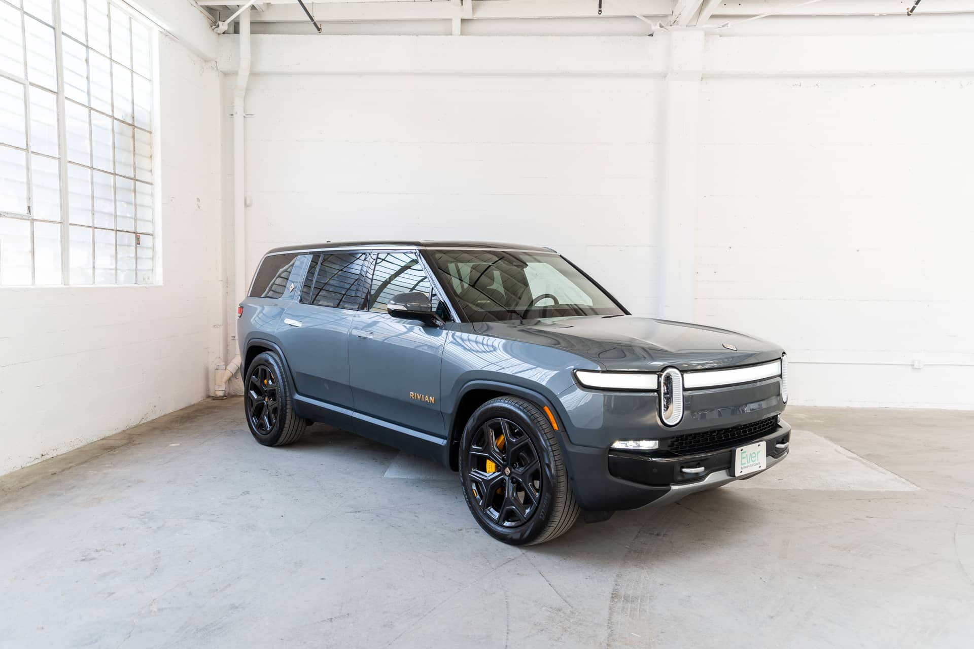 EverCars Co. vehicle image 4 for Rivian R1S -  Launch Edition on EverCars Co.