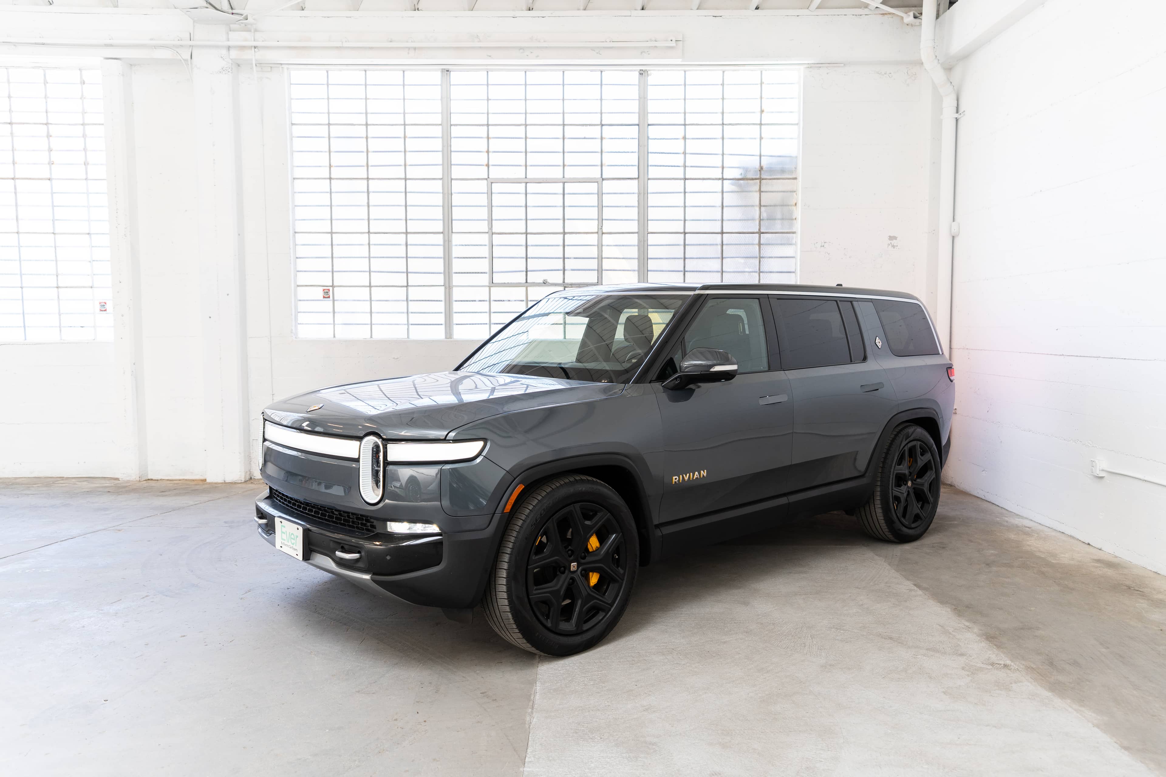 EverCars Co. vehicle image 2 for Rivian R1S -  Launch Edition on EverCars Co.