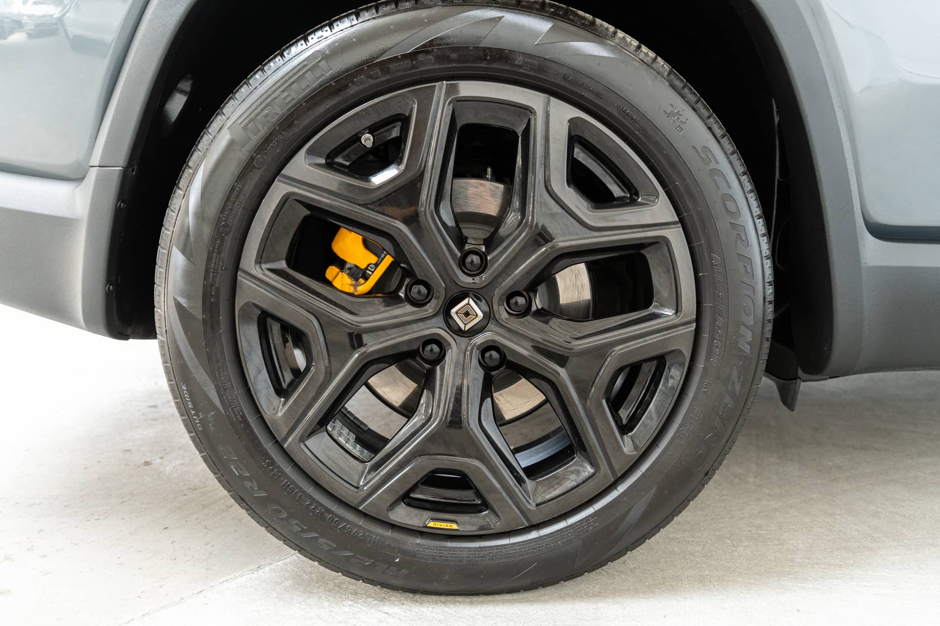 EverCars Co. vehicle image 13 for Rivian R1S -  Launch Edition on EverCars Co.