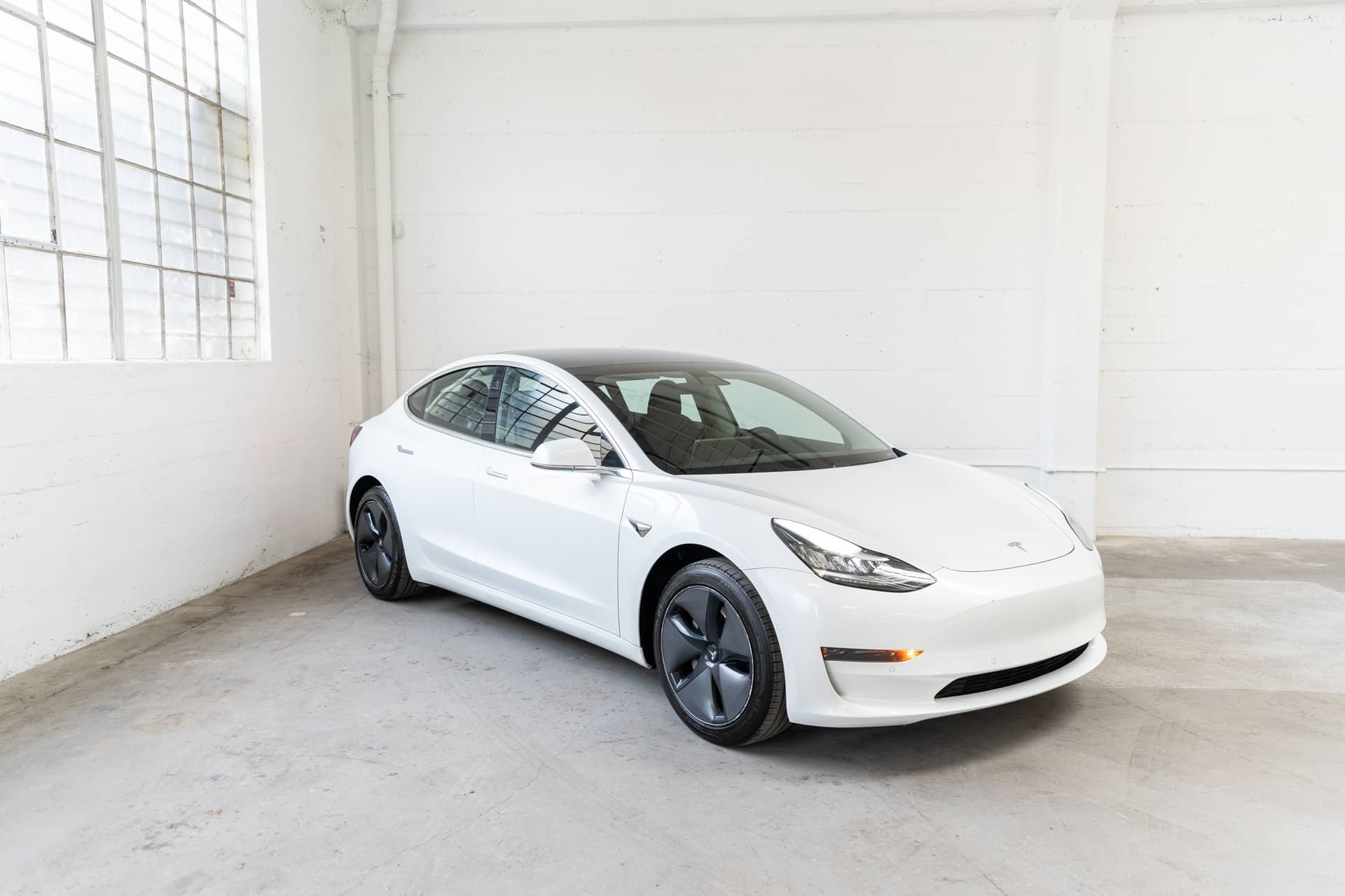 EverCars Co. vehicle image 4 for Tesla Model 3 -  Standard Range Plus on EverCars Co.