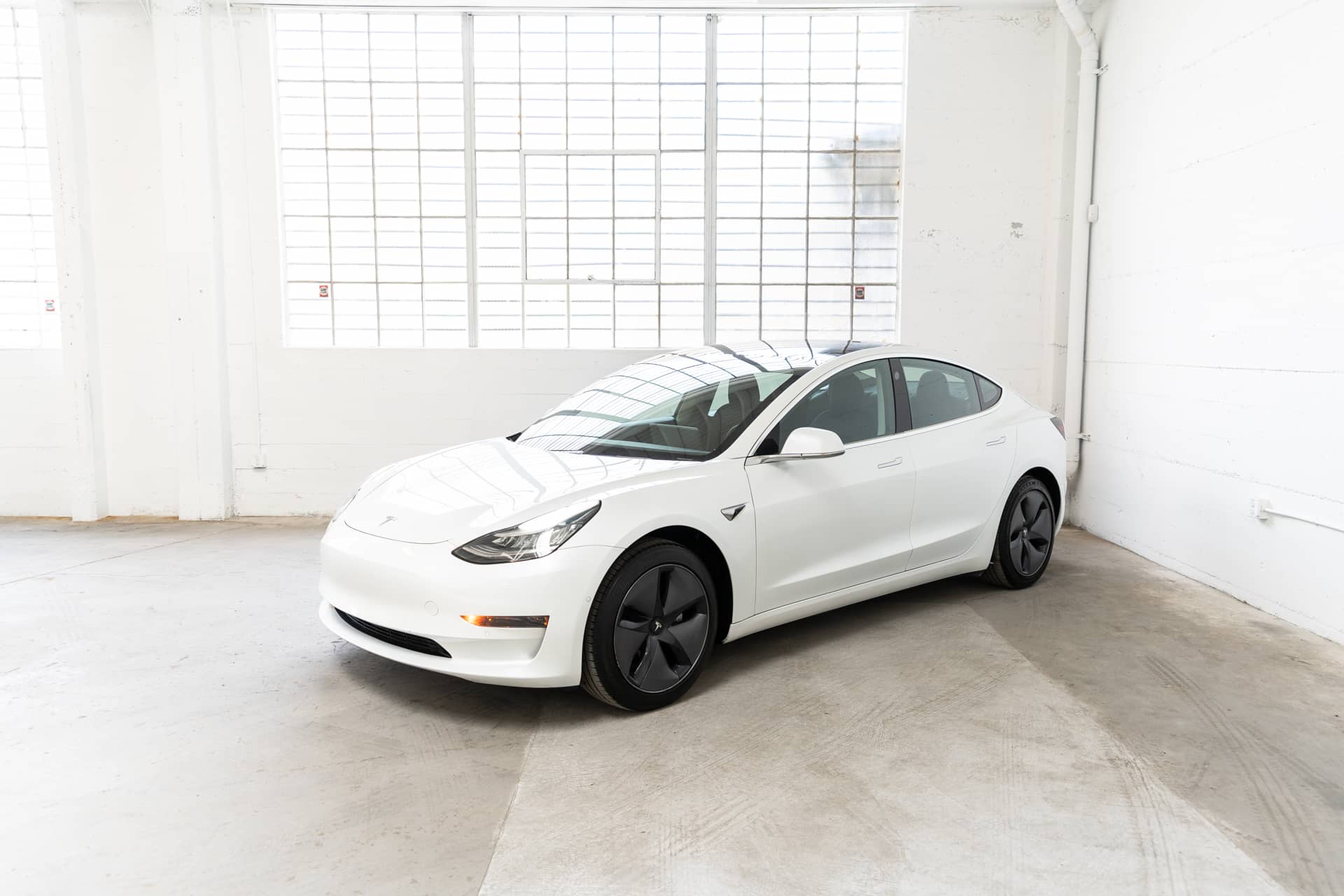 EverCars Co. vehicle image 2 for Tesla Model 3 -  Standard Range Plus on EverCars Co.
