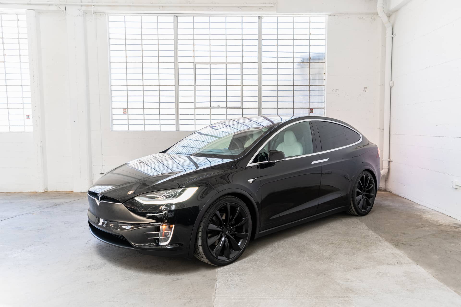 EverCars Co. vehicle image 2 for Tesla Model X -  Long Range Plus on EverCars Co.